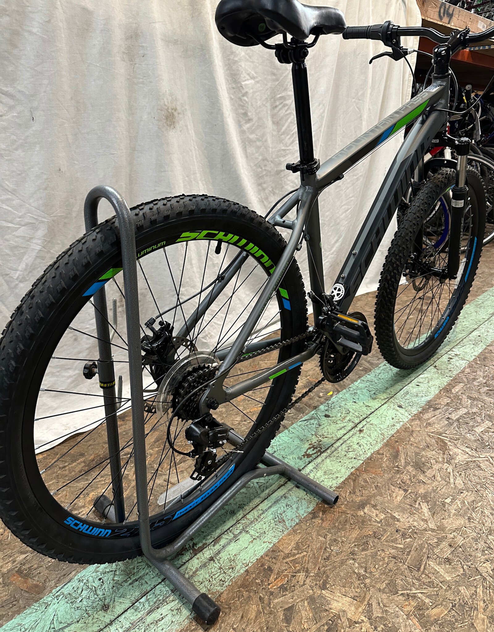 18" Schwinn Mountain Pass (3224 C4U)