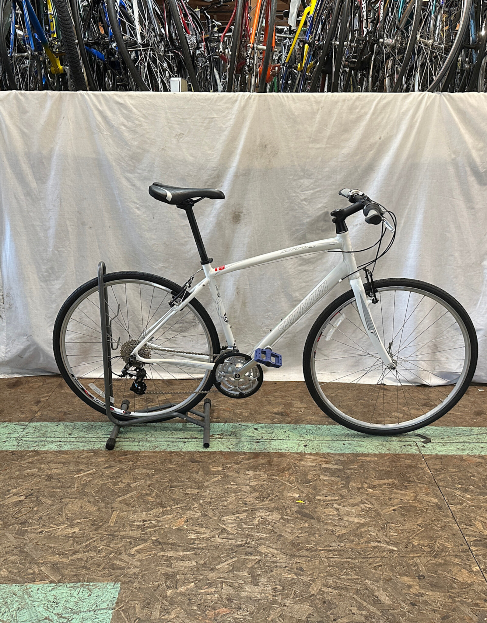 19" Specialized Sirrus (0120 B4L)