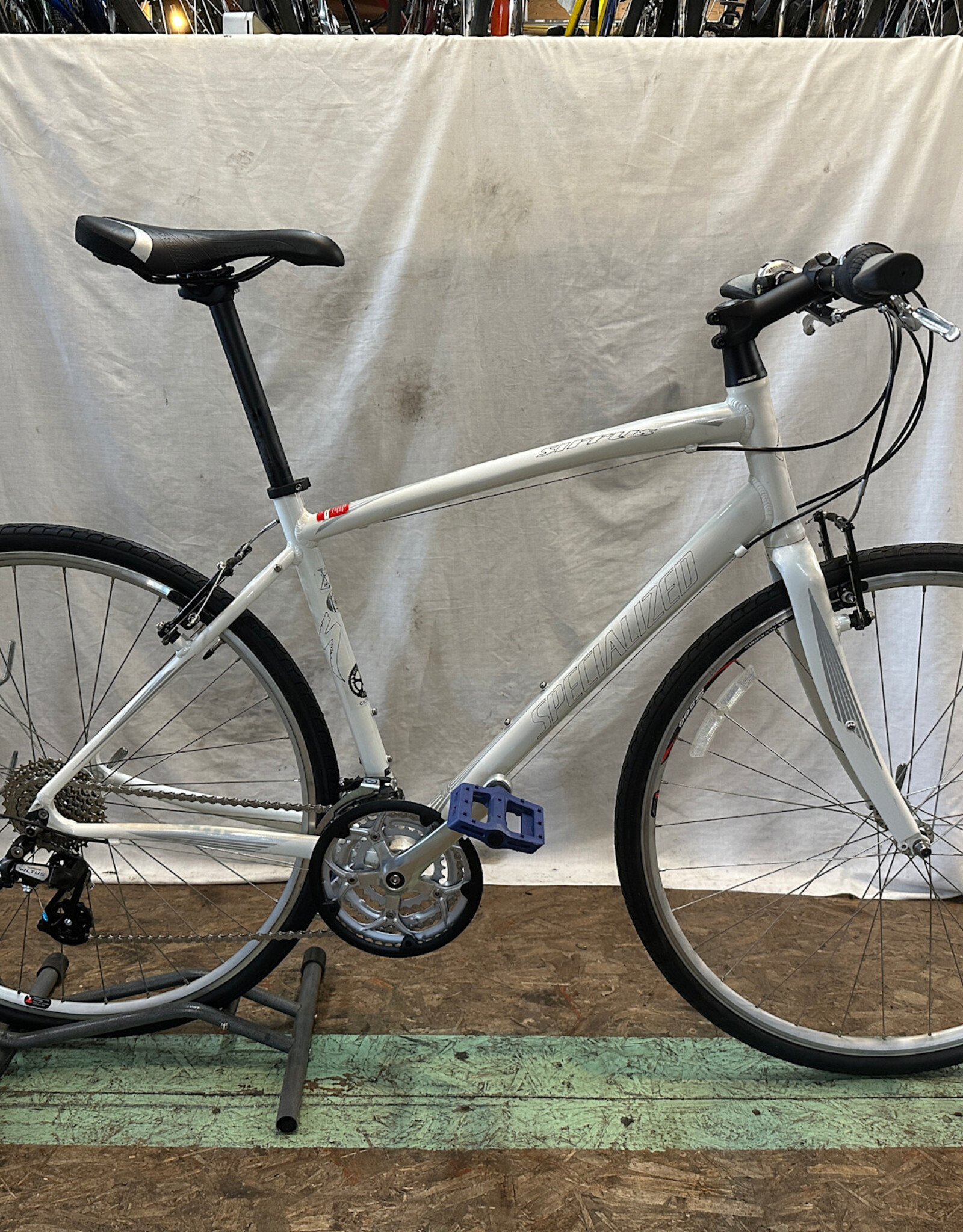 19" Specialized Sirrus (0120 B4L)