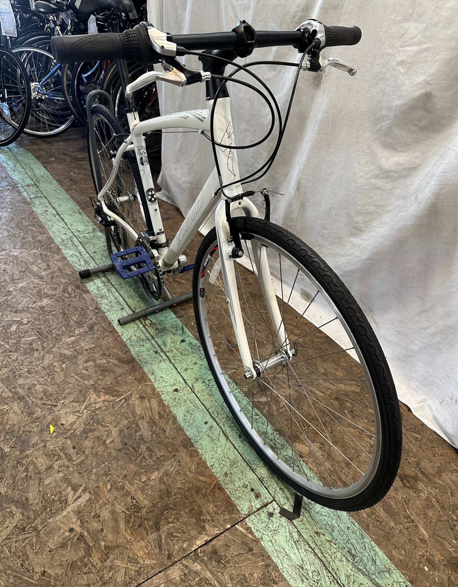 19" Specialized Sirrus (0120 B4L)