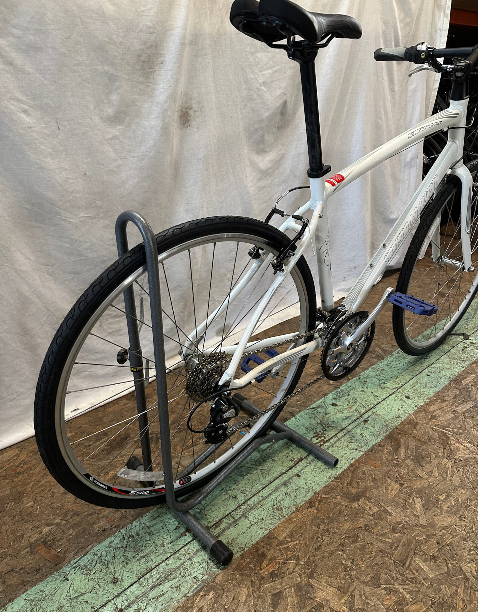 19" Specialized Sirrus (0120 B4L)