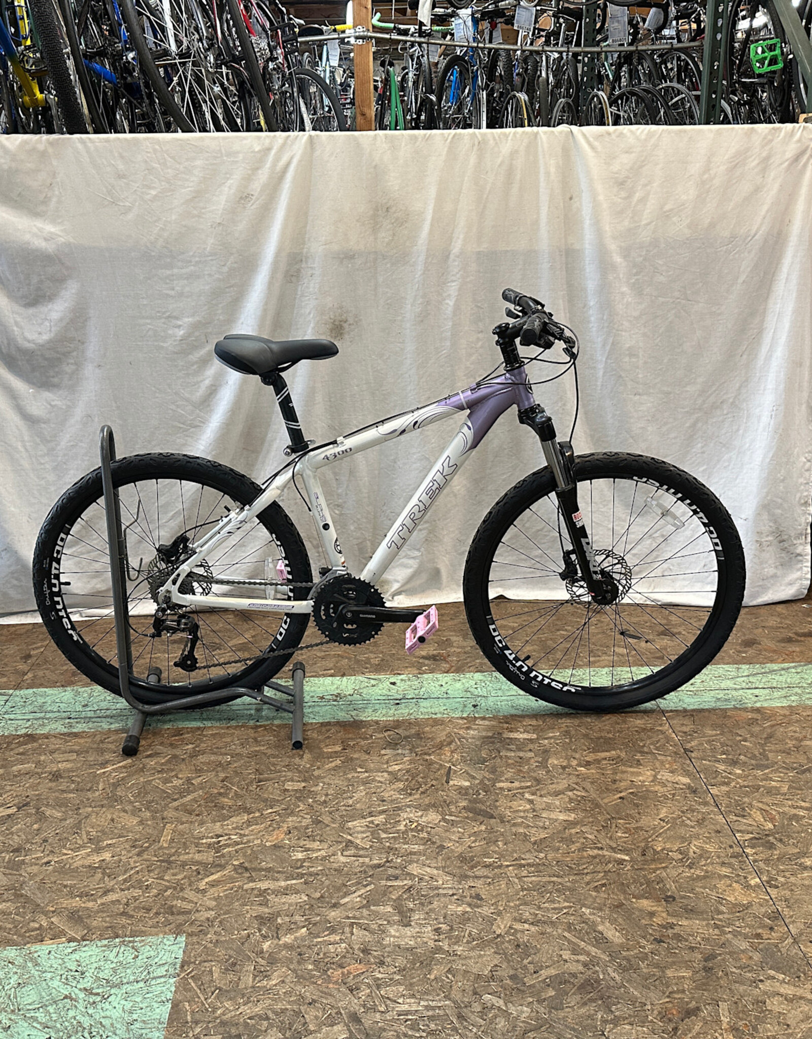 16.5" Trek 4300 (694C G4L)