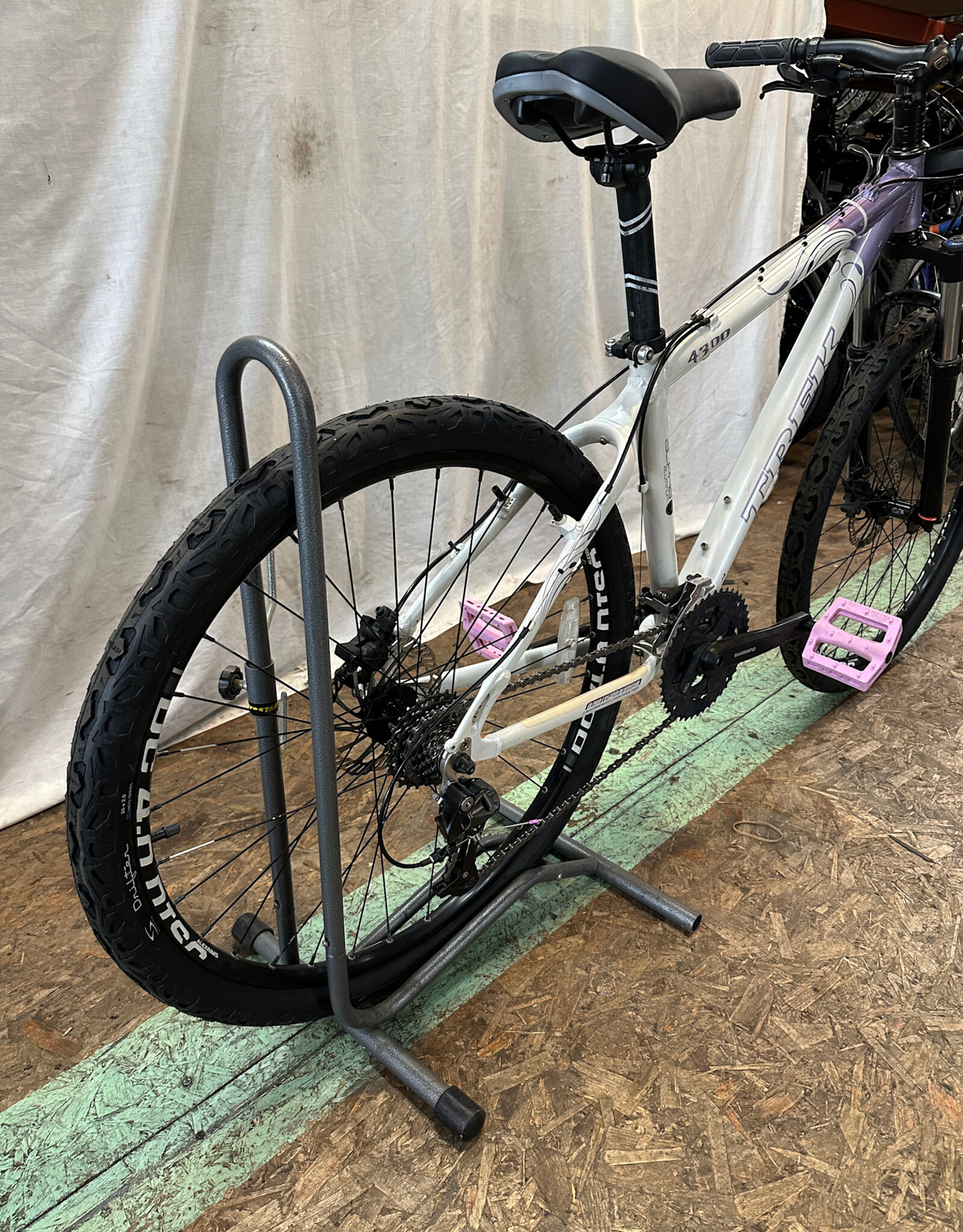16.5" Trek 4300 (694C G4L)