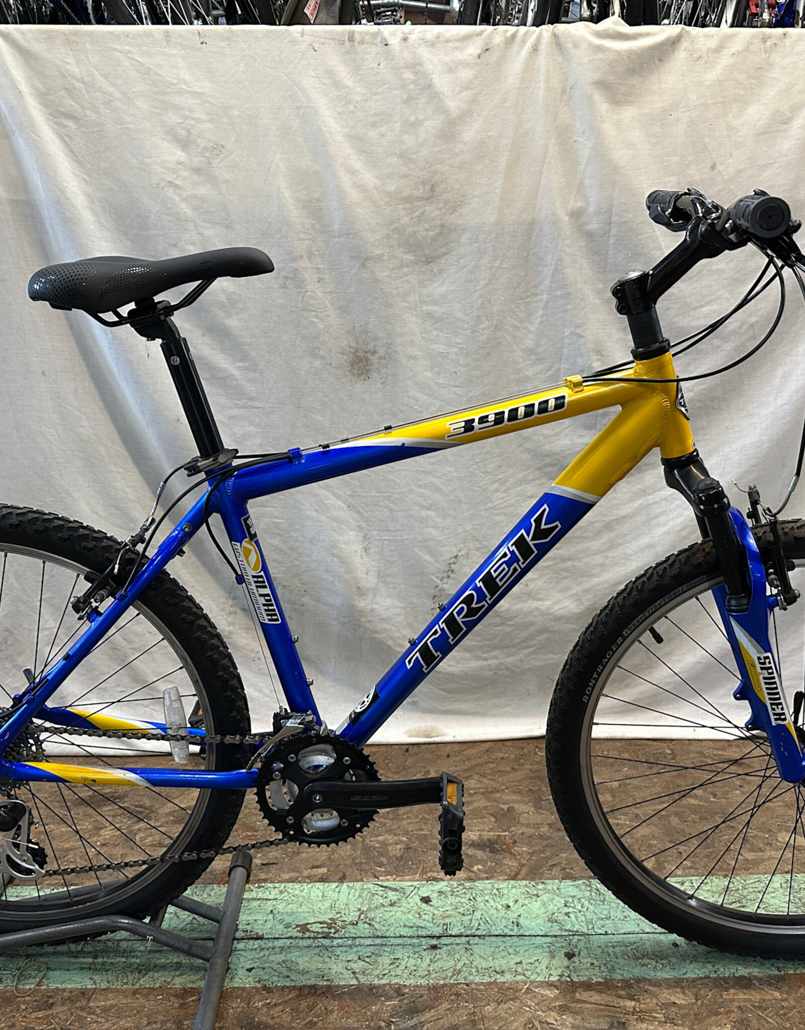 18" Trek 3900 Blue (Q591 H1L)