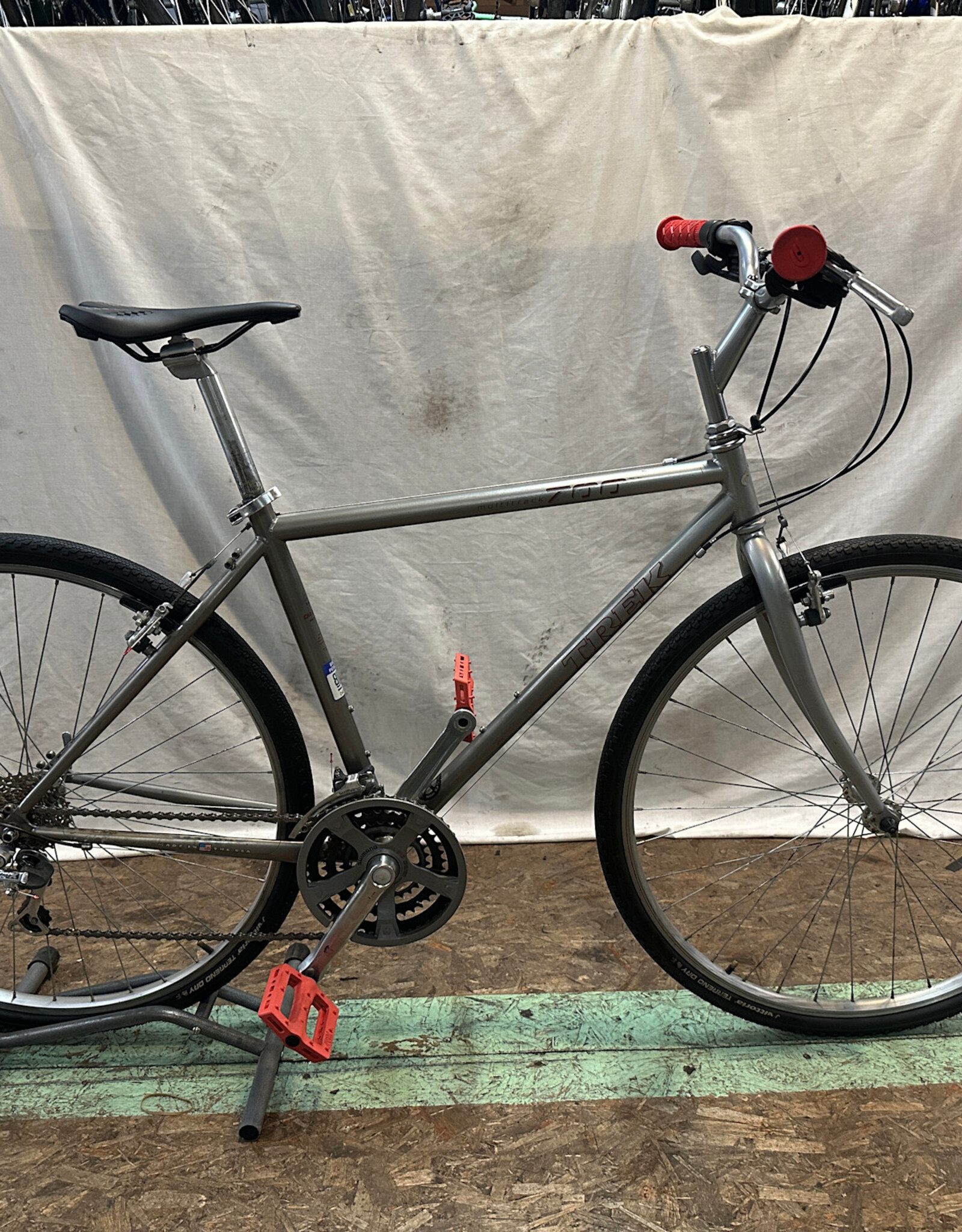19" Trek 700 Multitrack (44SP K4U)