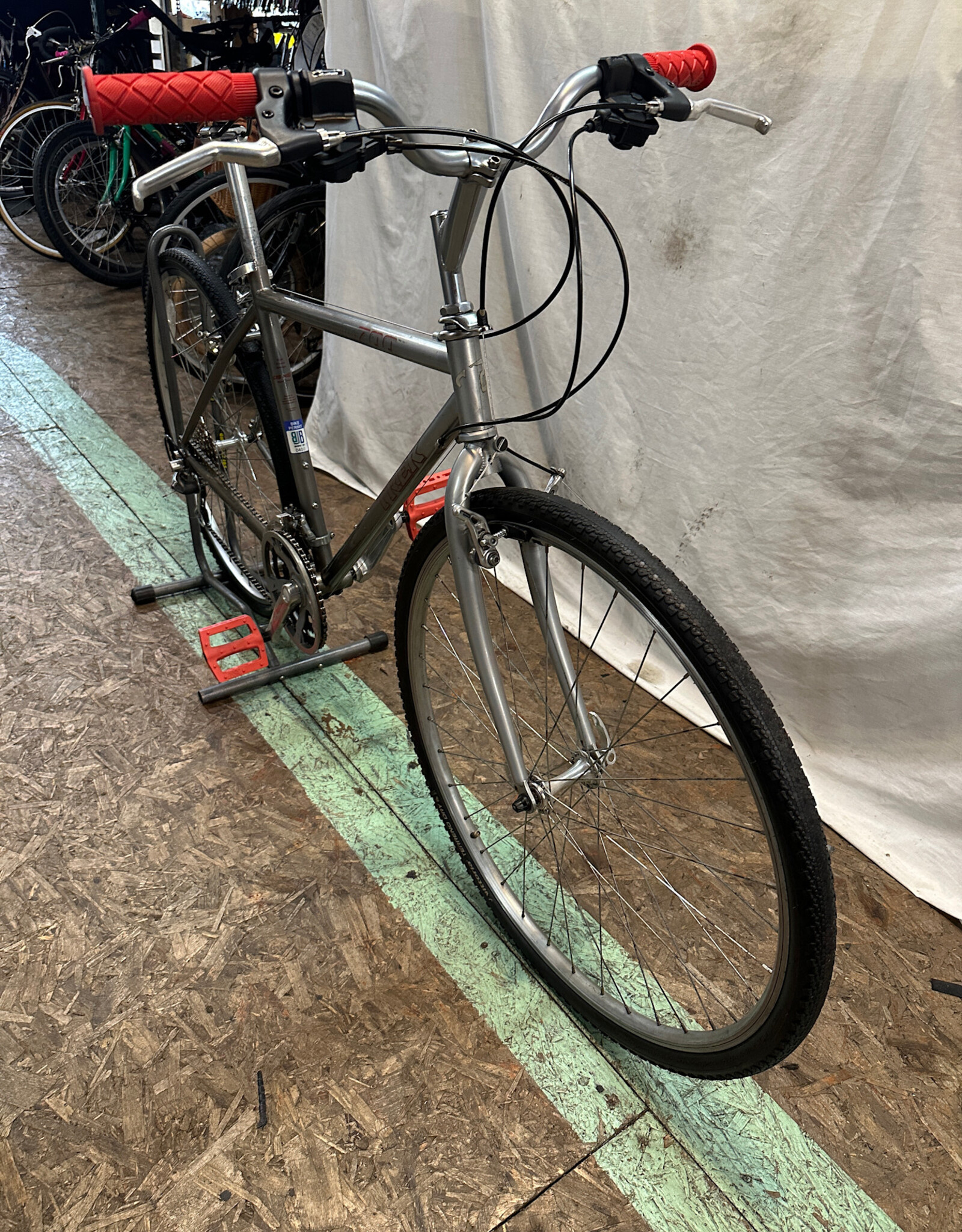 19" Trek 700 Multitrack (44SP K4U)