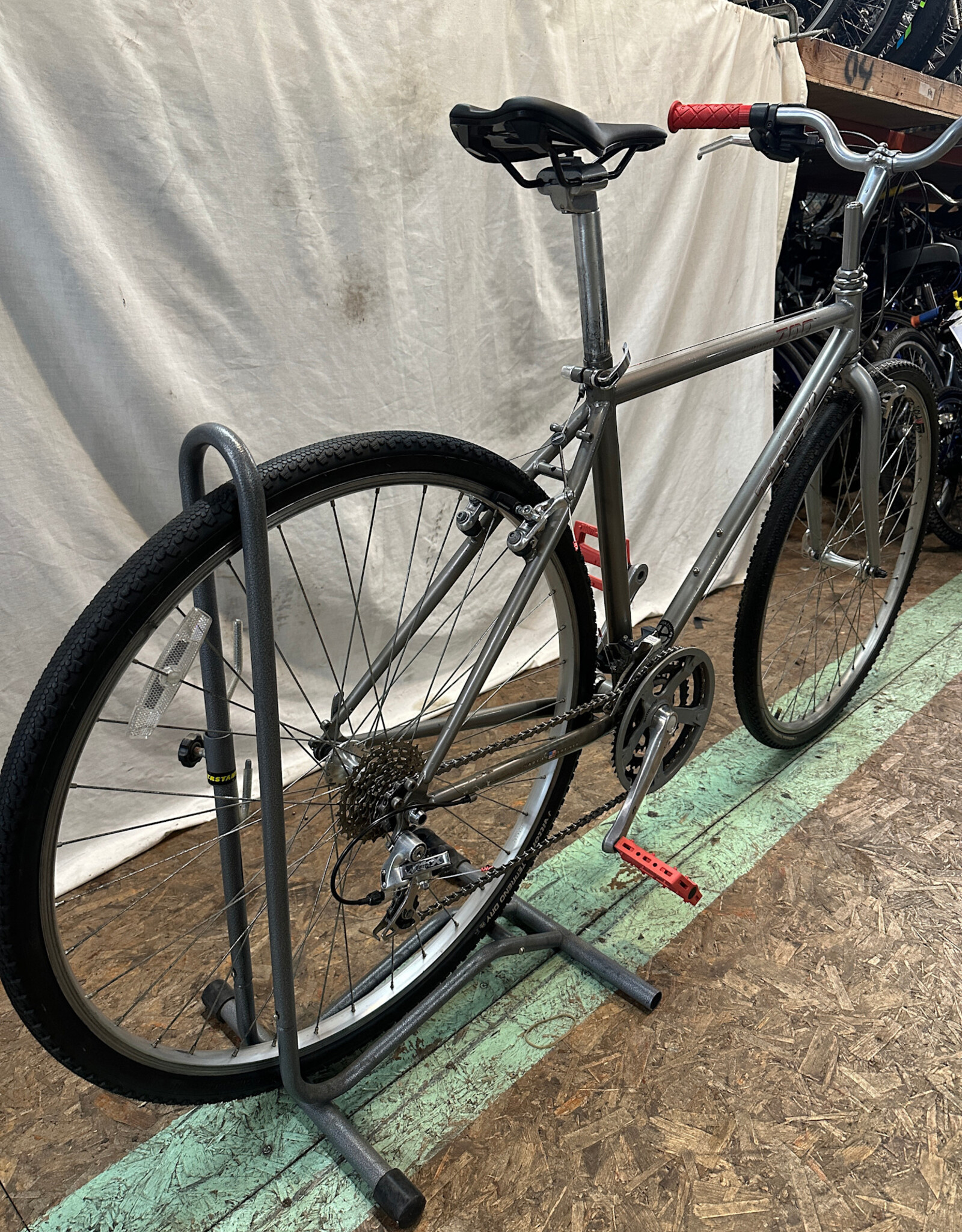 19" Trek 700 Multitrack (44SP K4U)
