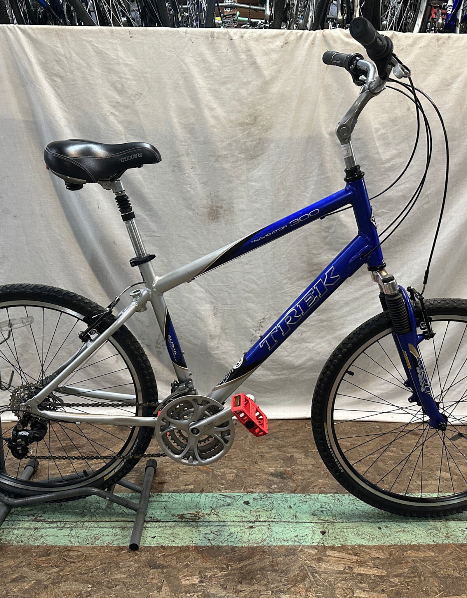 18.5"  Trek Navigator 300 (1380 K4L)