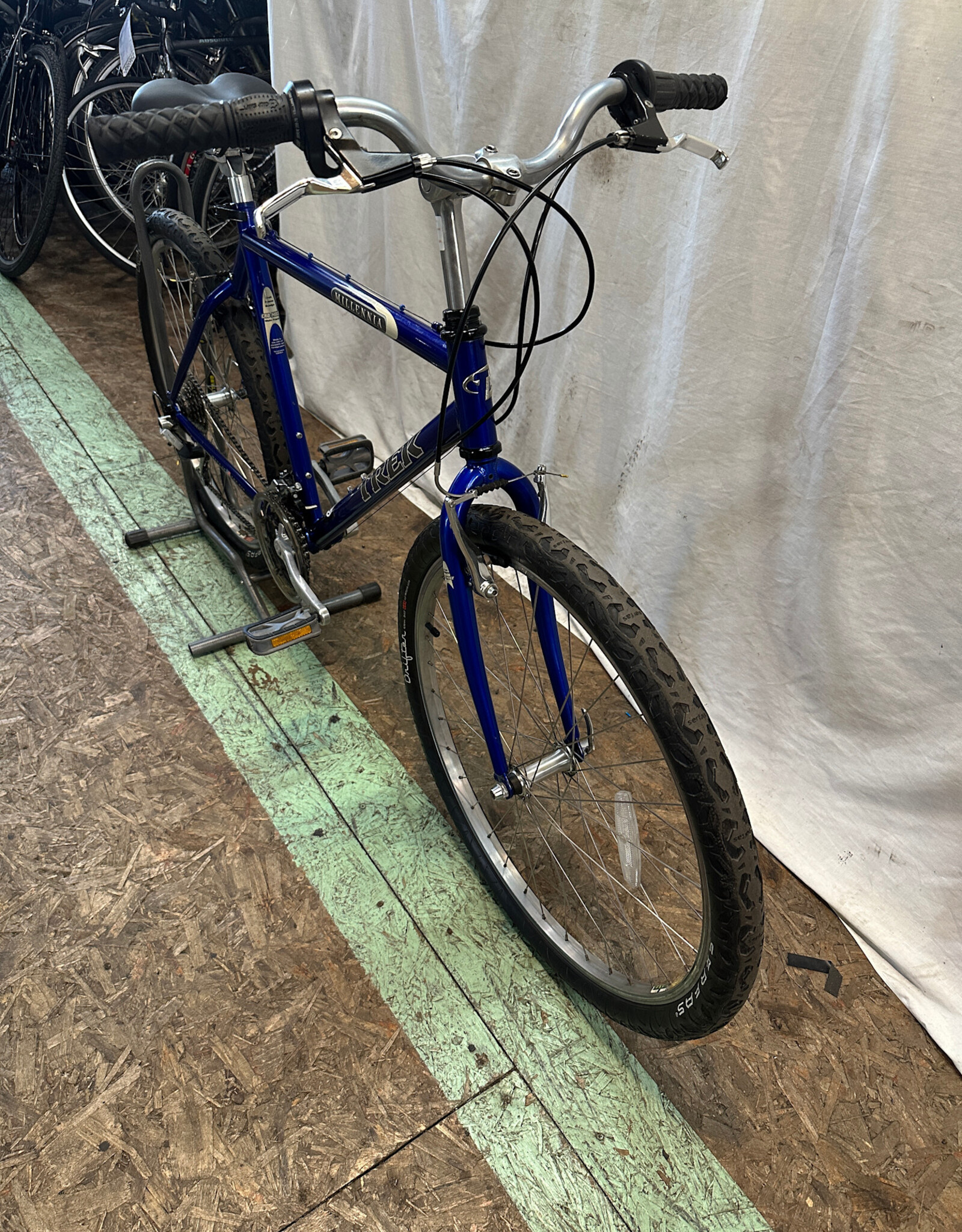 19" Trek Millennia (8680 G2L)