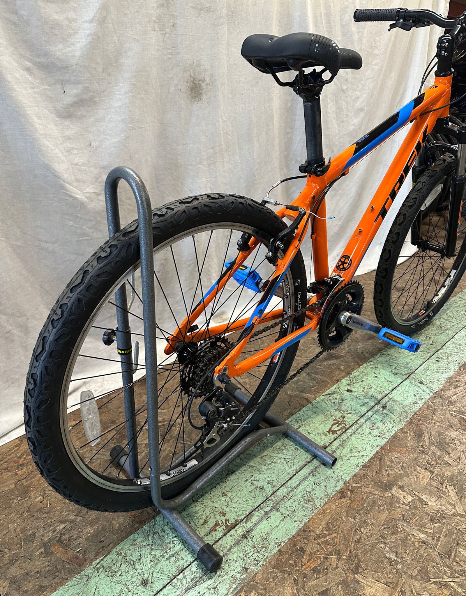 16" Trek 3500 (717K G2L)