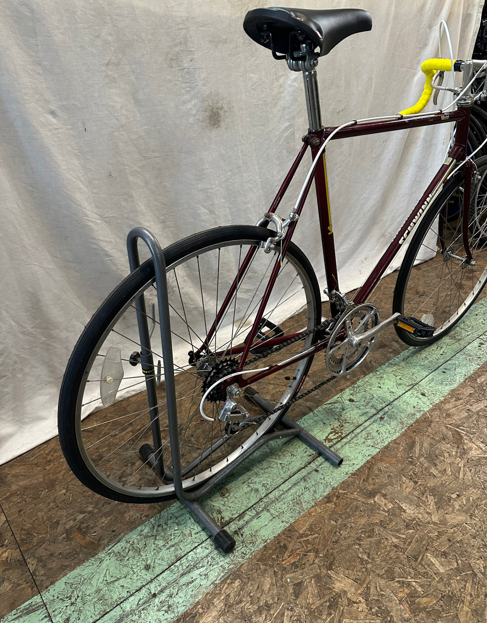57cm Schwinn World (2716 J2U)
