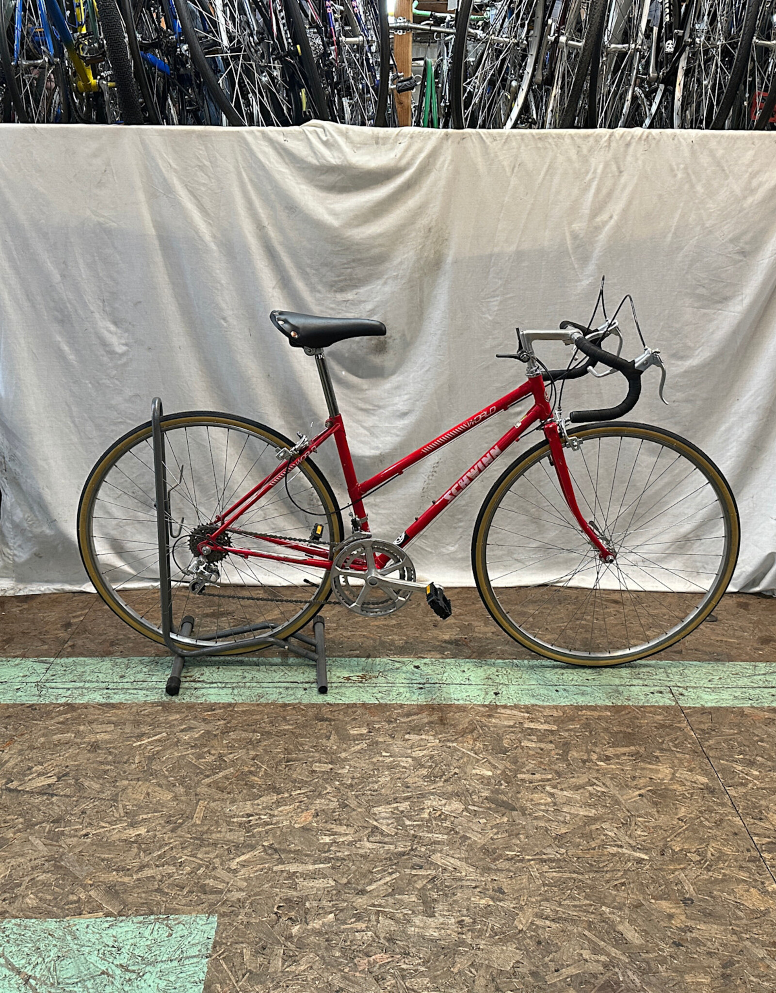 44cm Schwinn World Step Thru (4990 J1U)