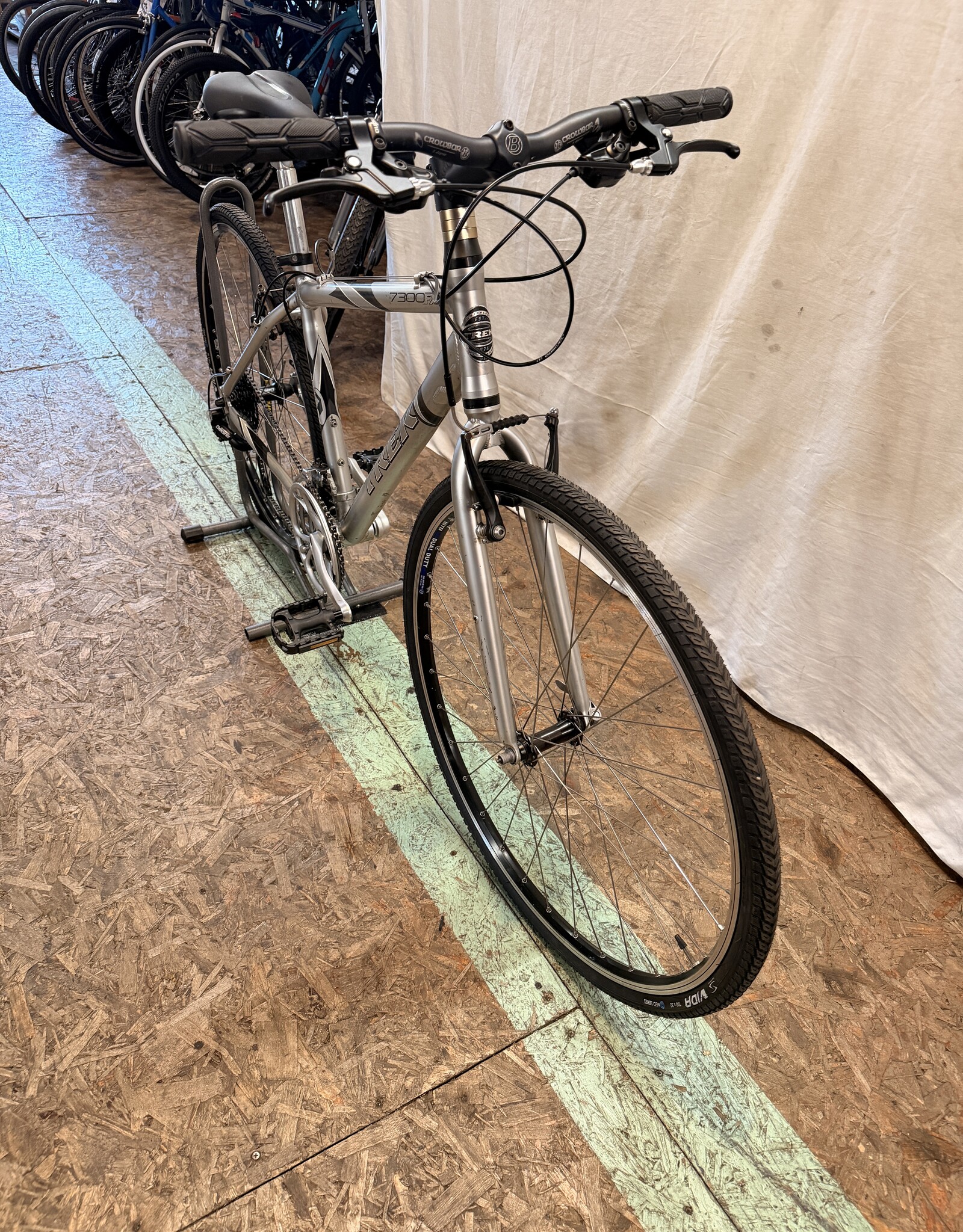 17.5"Trek 7300 FX (L498) C4U