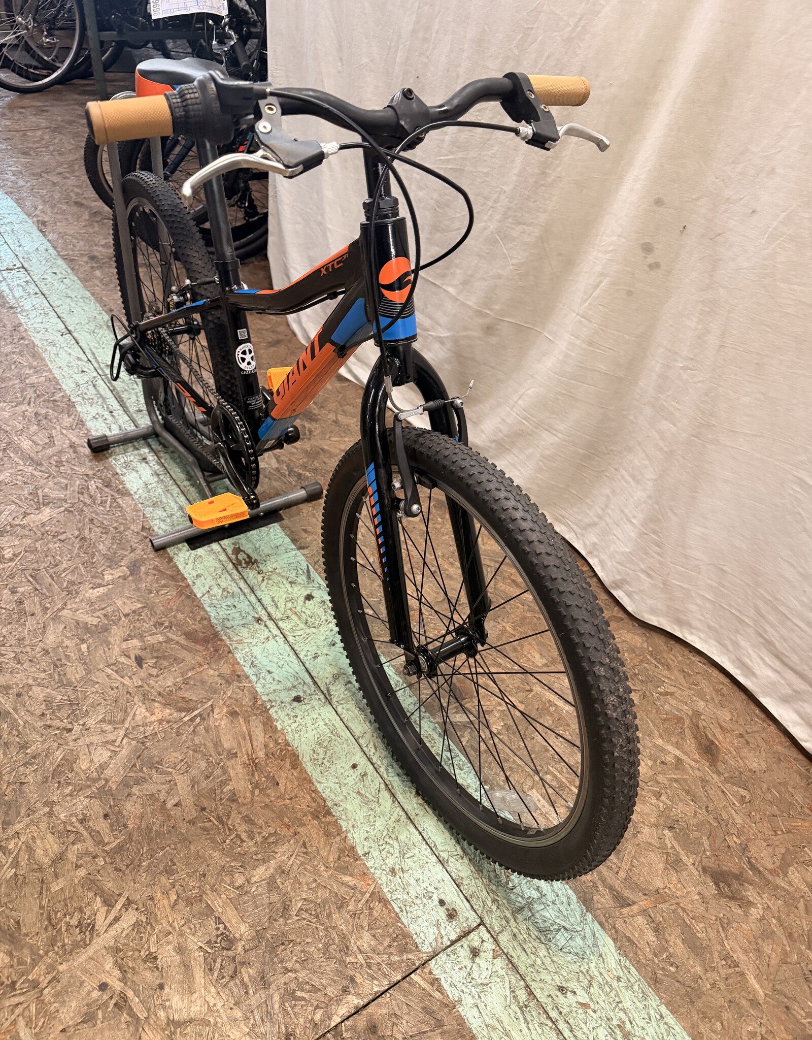 24" Giant XTC Jr. (4255) B2U