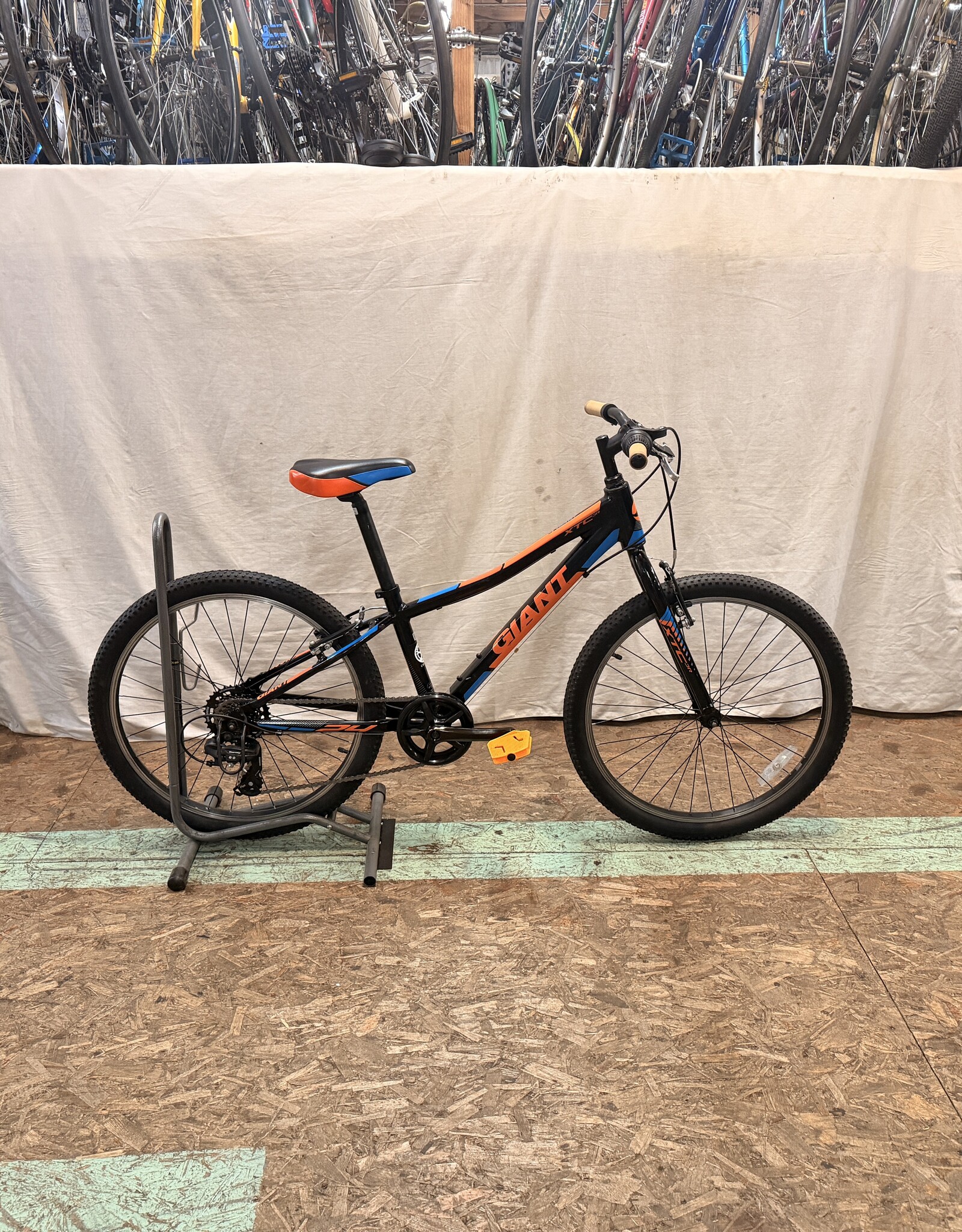 24" Giant XTC Jr. (4255) B2U