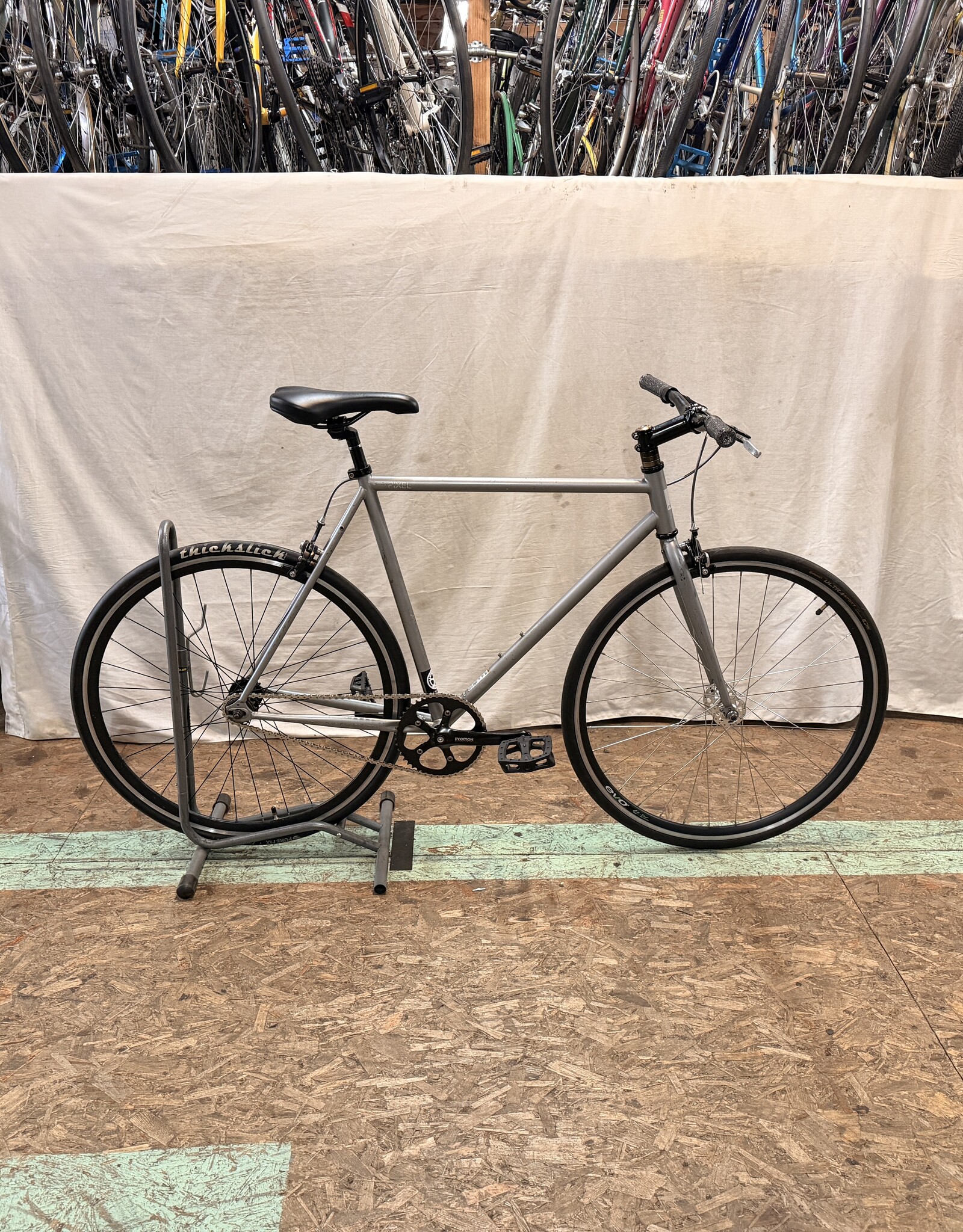 55cm Fyxation Pixel (1590) H1L