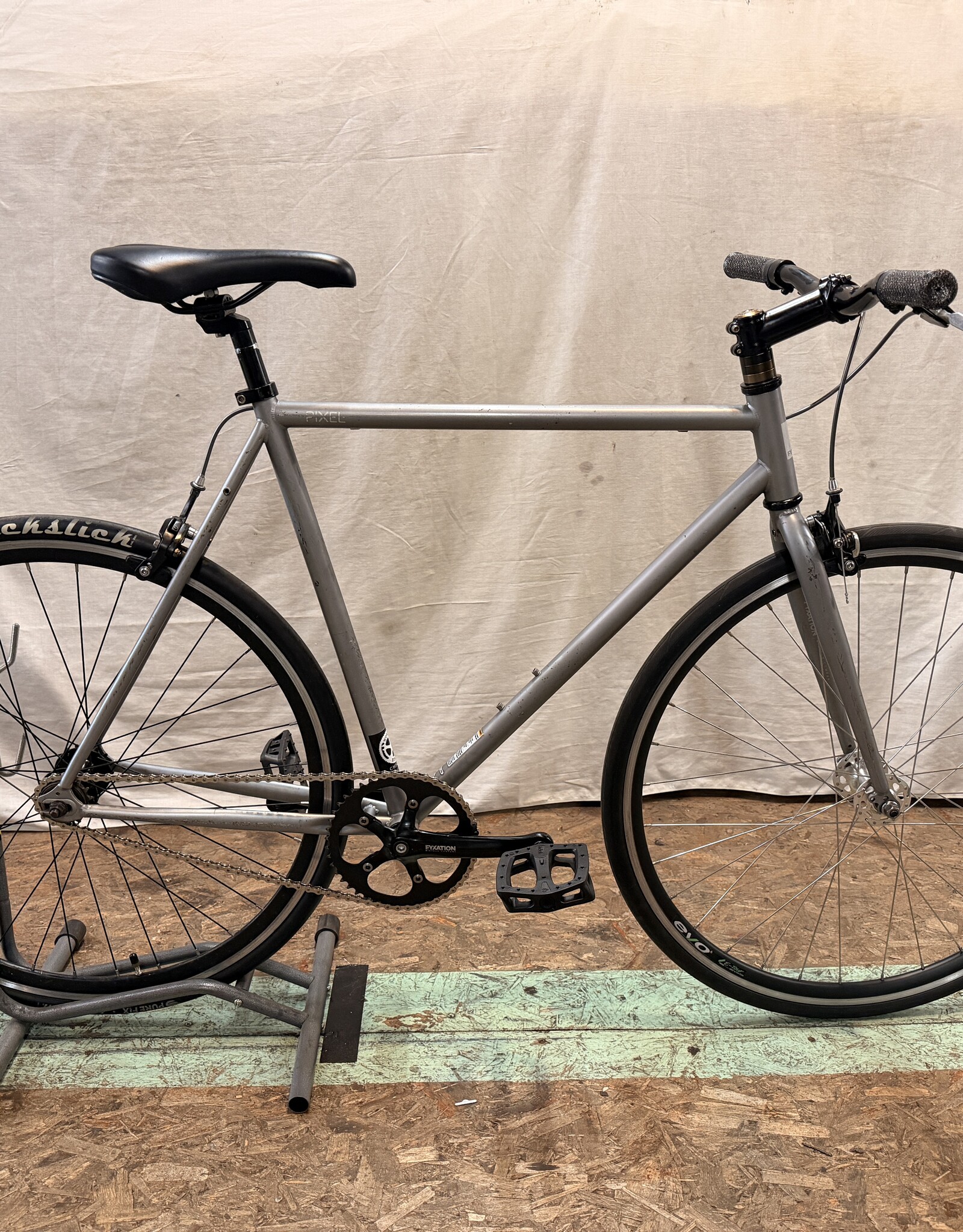 55cm Fyxation Pixel (1590) H1L