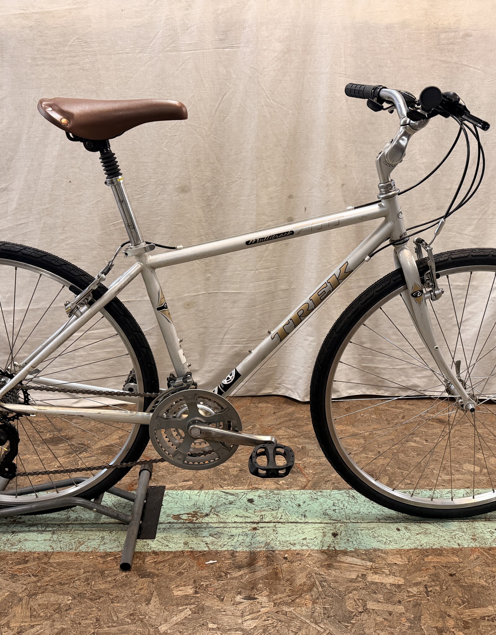 17" Trek 700 (3085) H1U