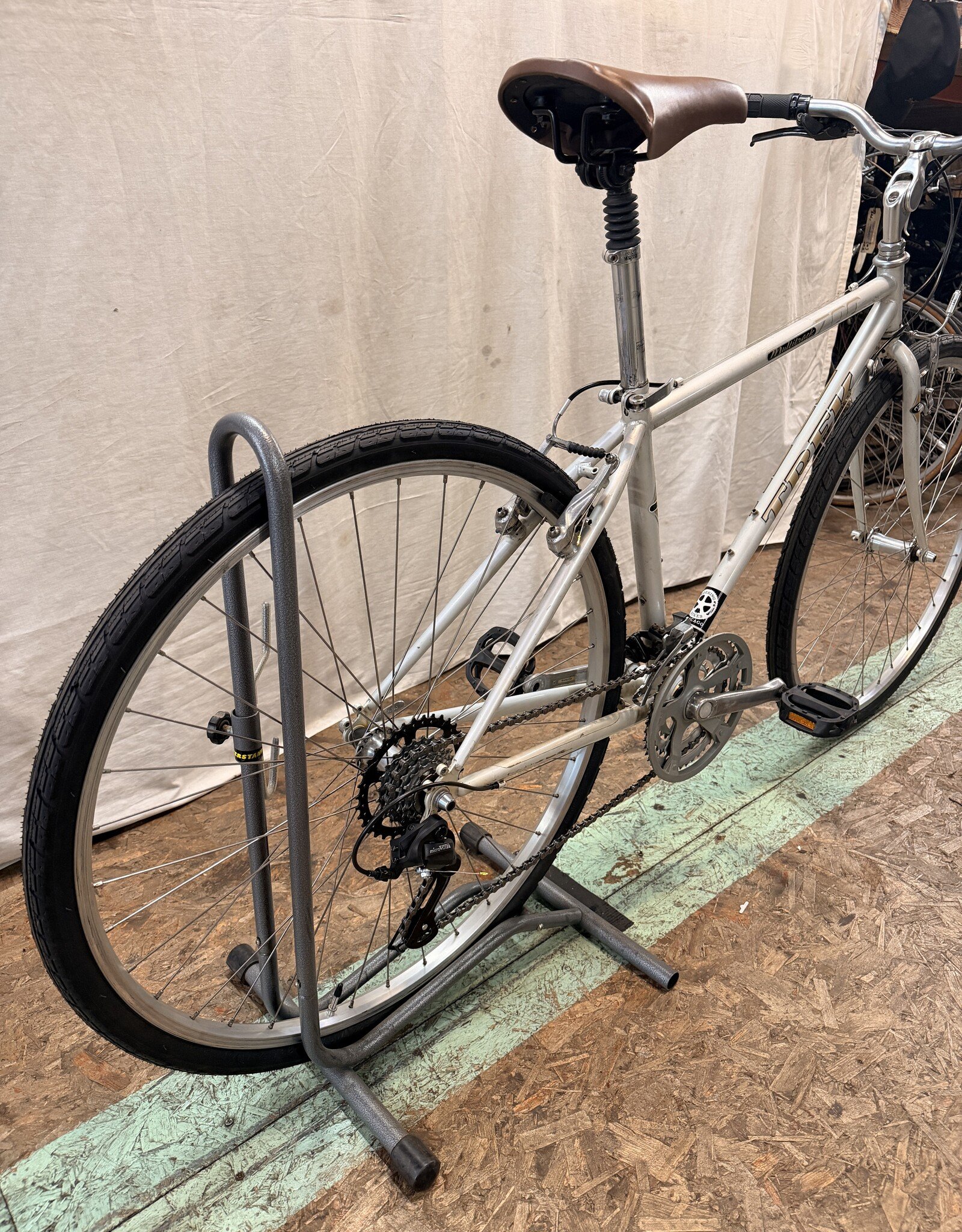 17" Trek 700 (3085) H1U