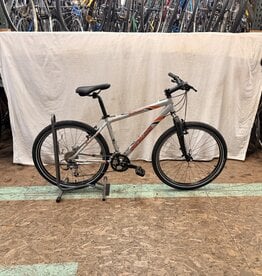 17in Specialized Rockhopper (0732) H1L