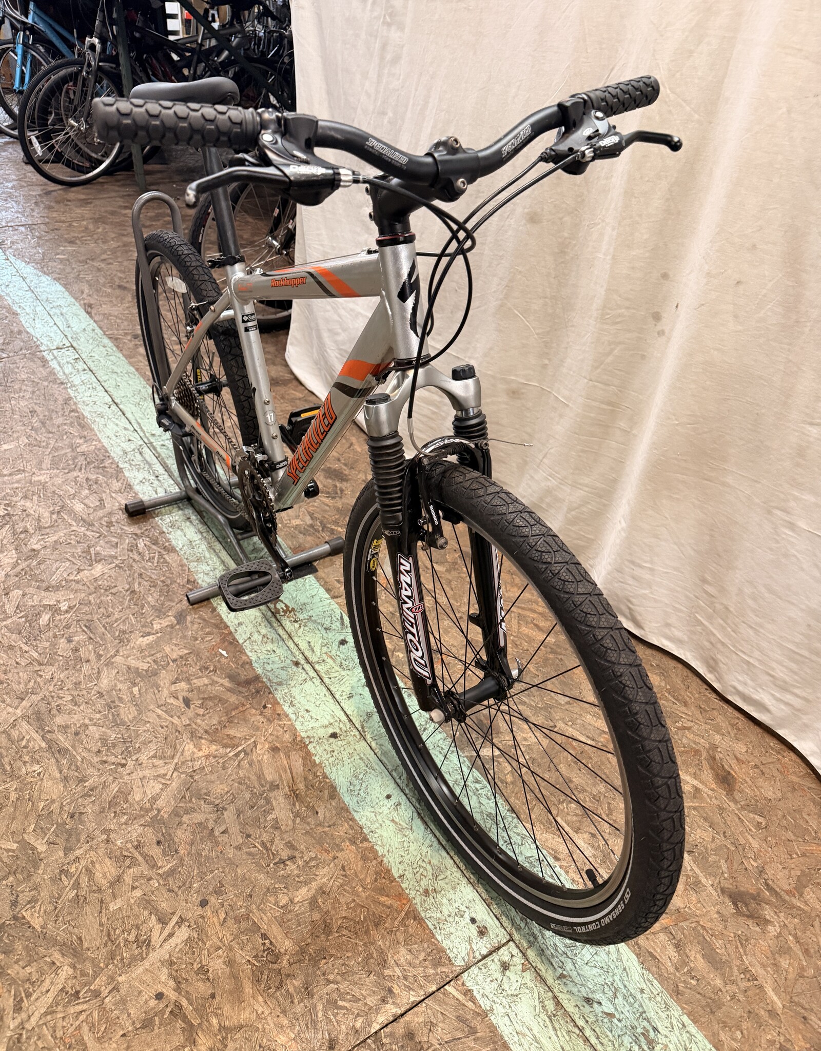 17in Specialized Rockhopper (0732) H1L