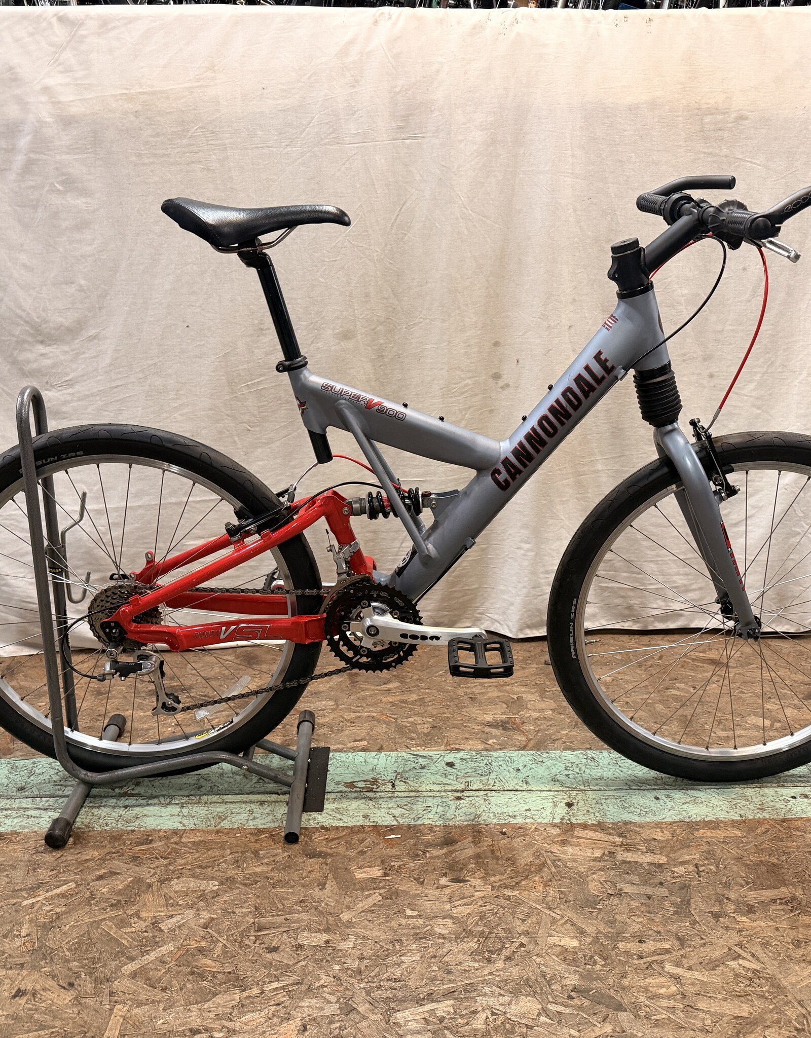 Cannondale 18" Cannondale Super V 900 (LNMD) H1L