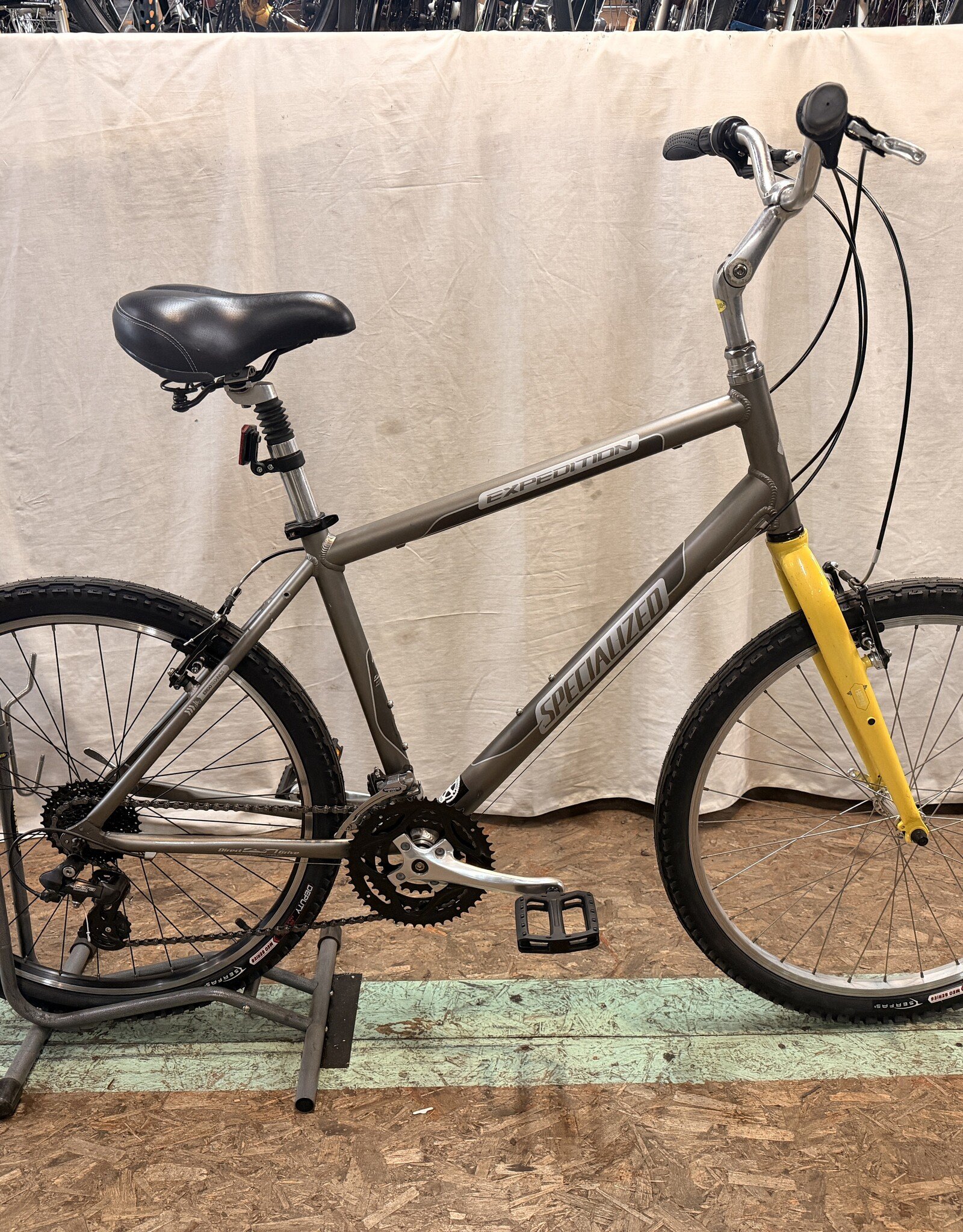 18.5" Specialized Expedition (4152) H2L