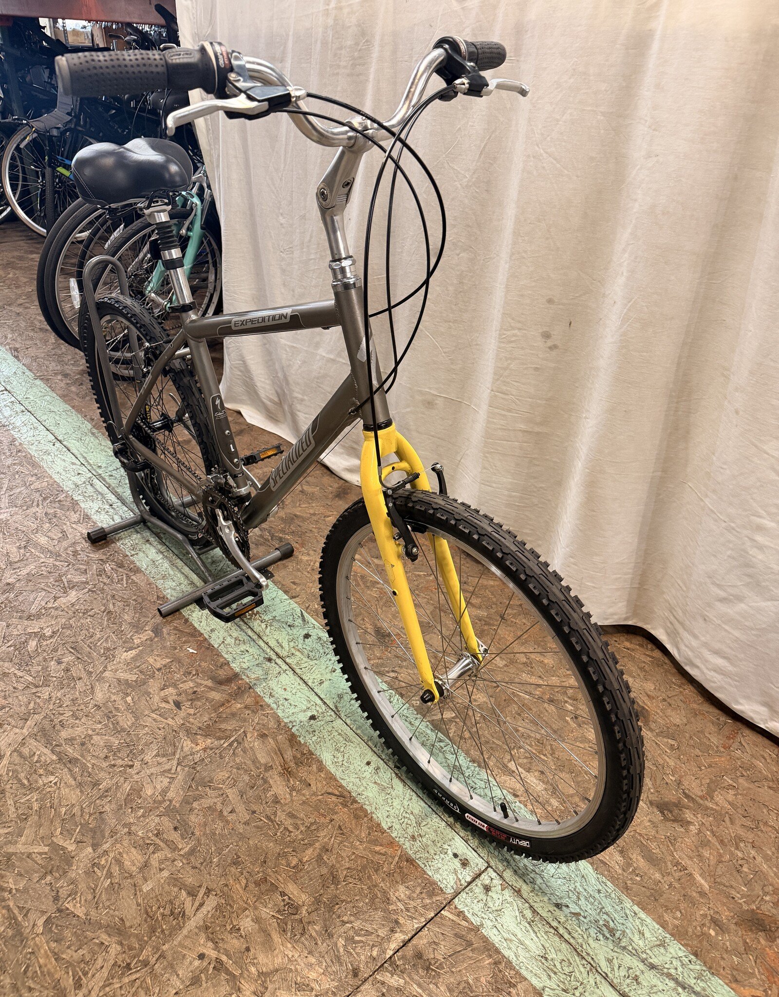 18.5" Specialized Expedition (4152) H2L