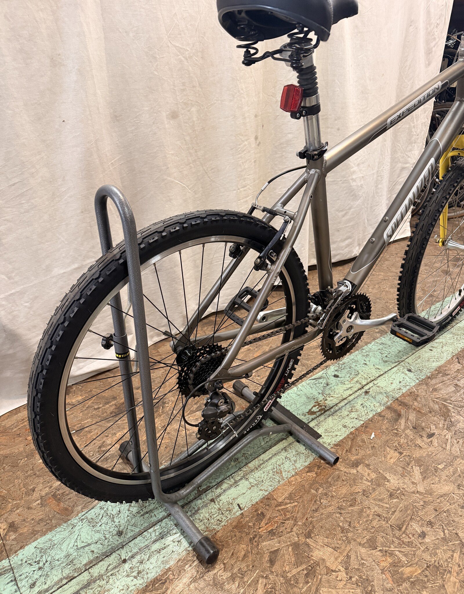 18.5" Specialized Expedition (4152) H2L
