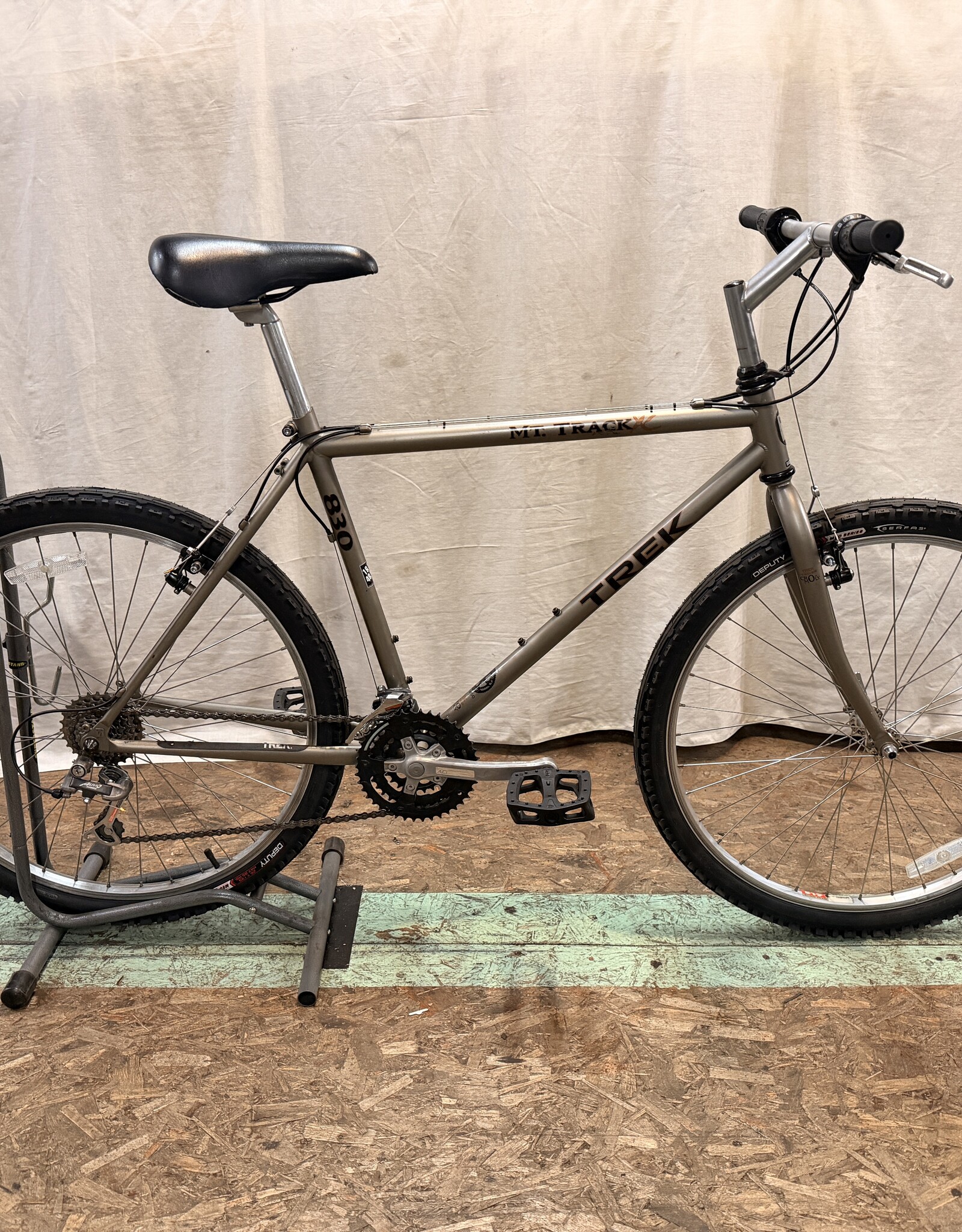 19.5" Trek Mt. Track XL (3838) H1U