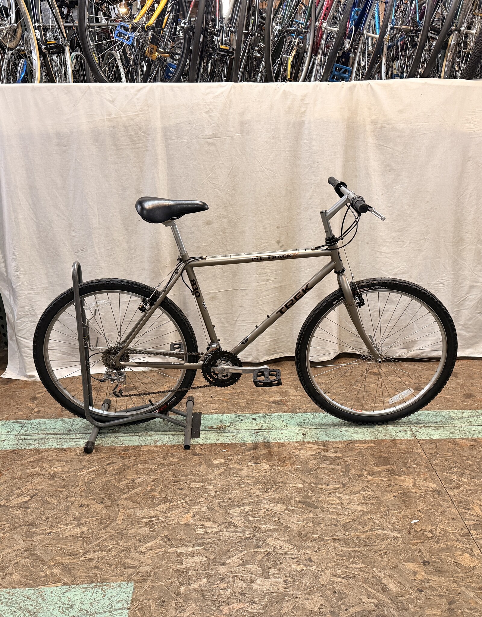 19.5" Trek Mt. Track XL (3838) H1U