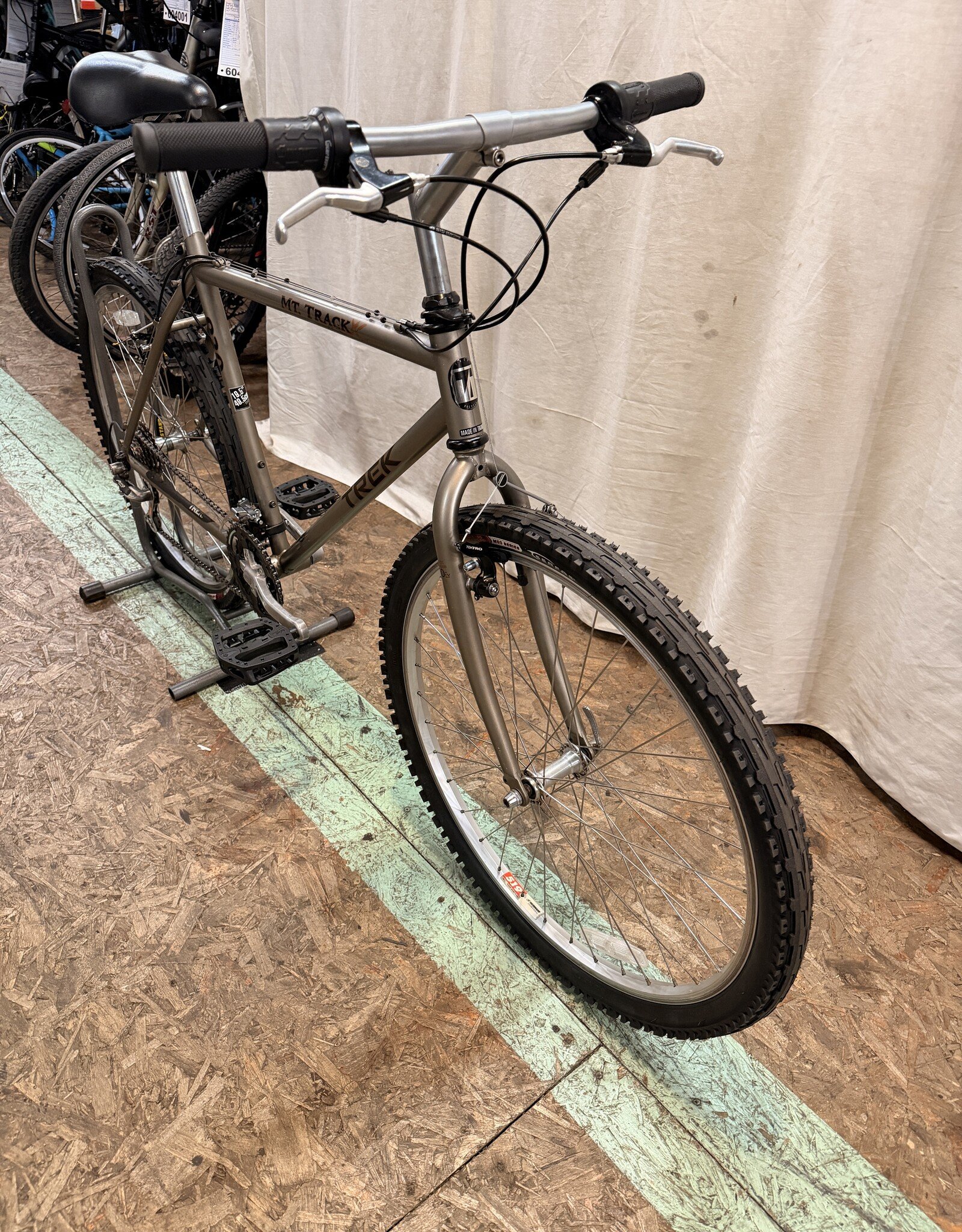 19.5" Trek Mt. Track XL (3838) H1U