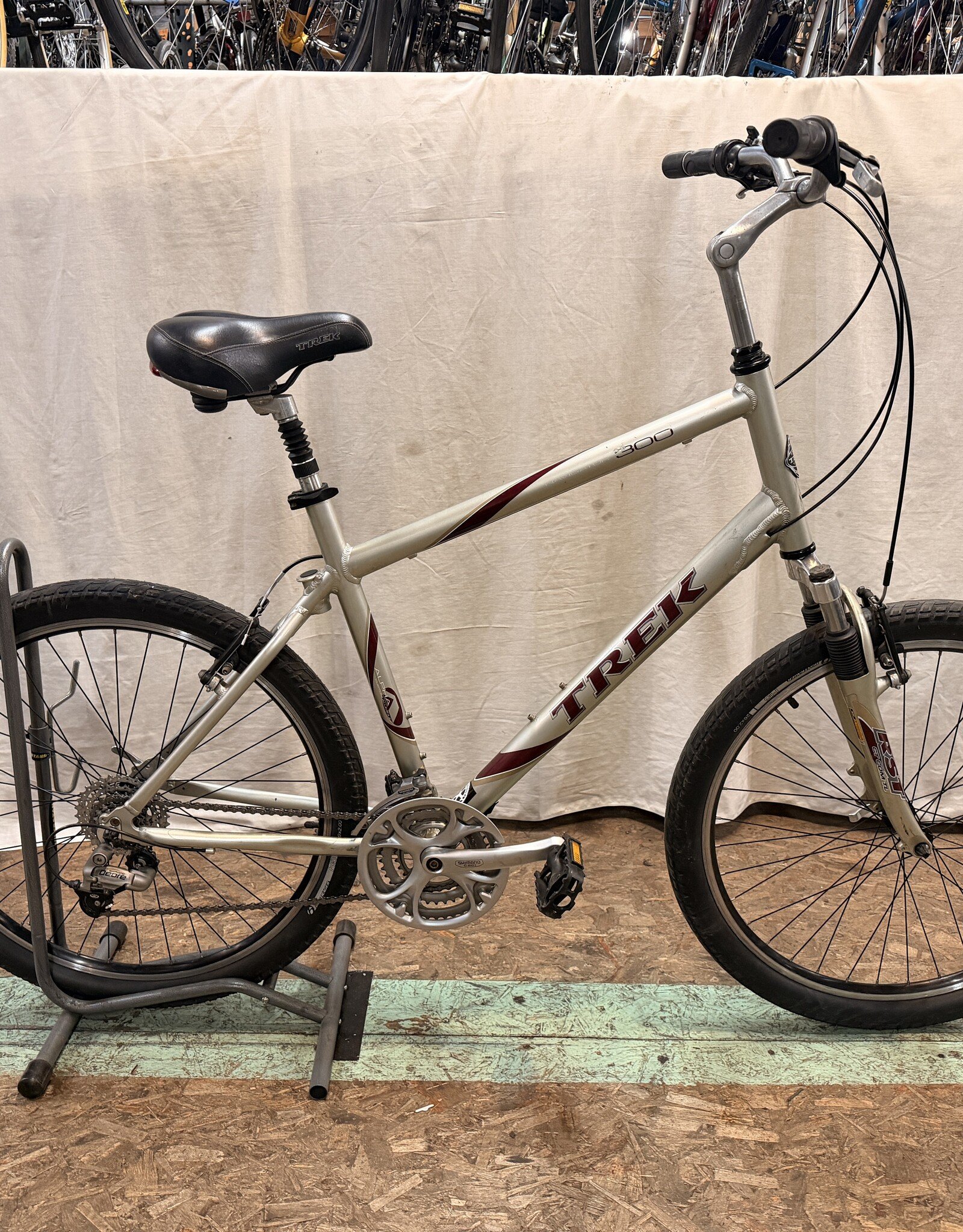 21" Trek Navigator 300 (7128) H1U