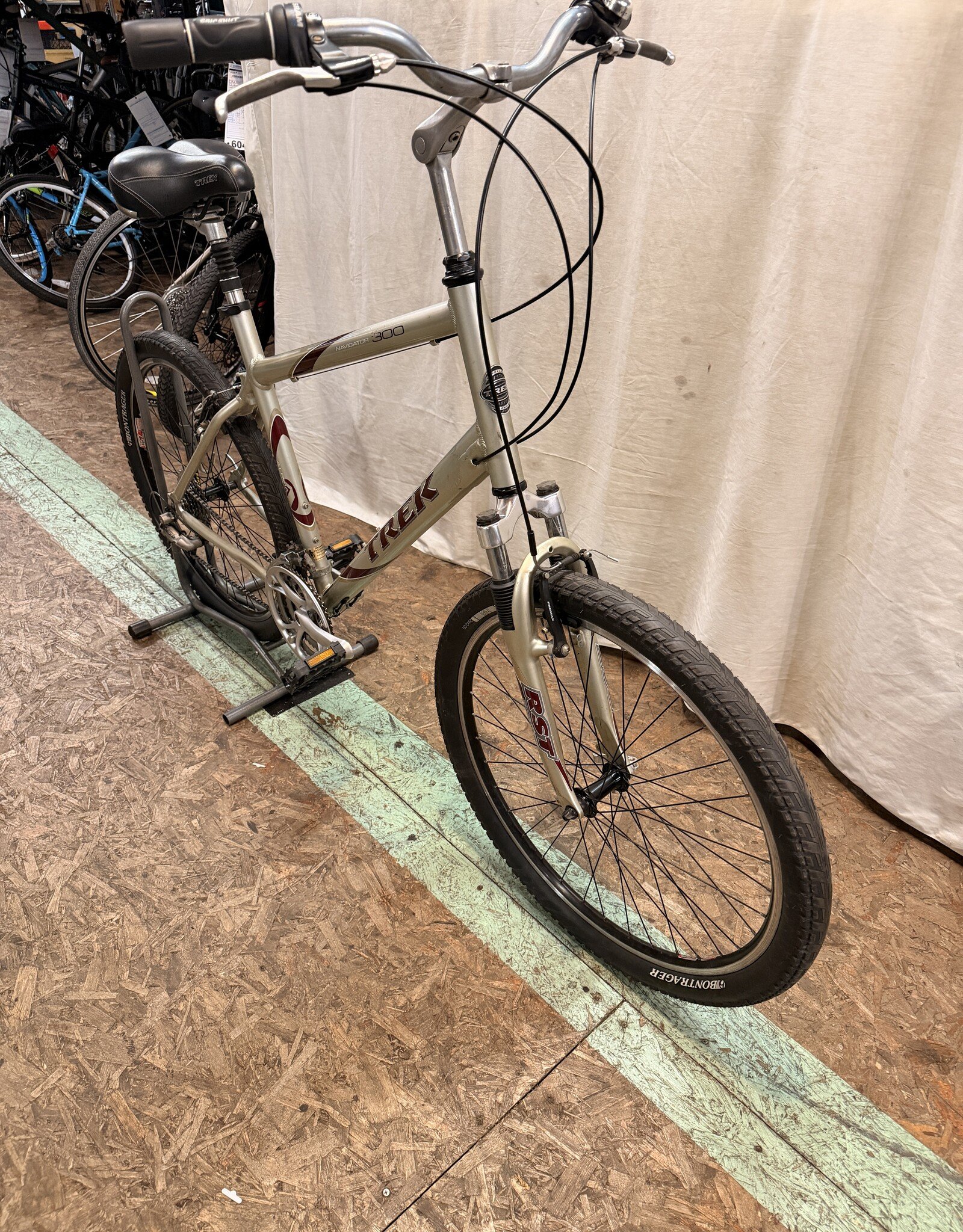 21" Trek Navigator 300 (7128) H1U