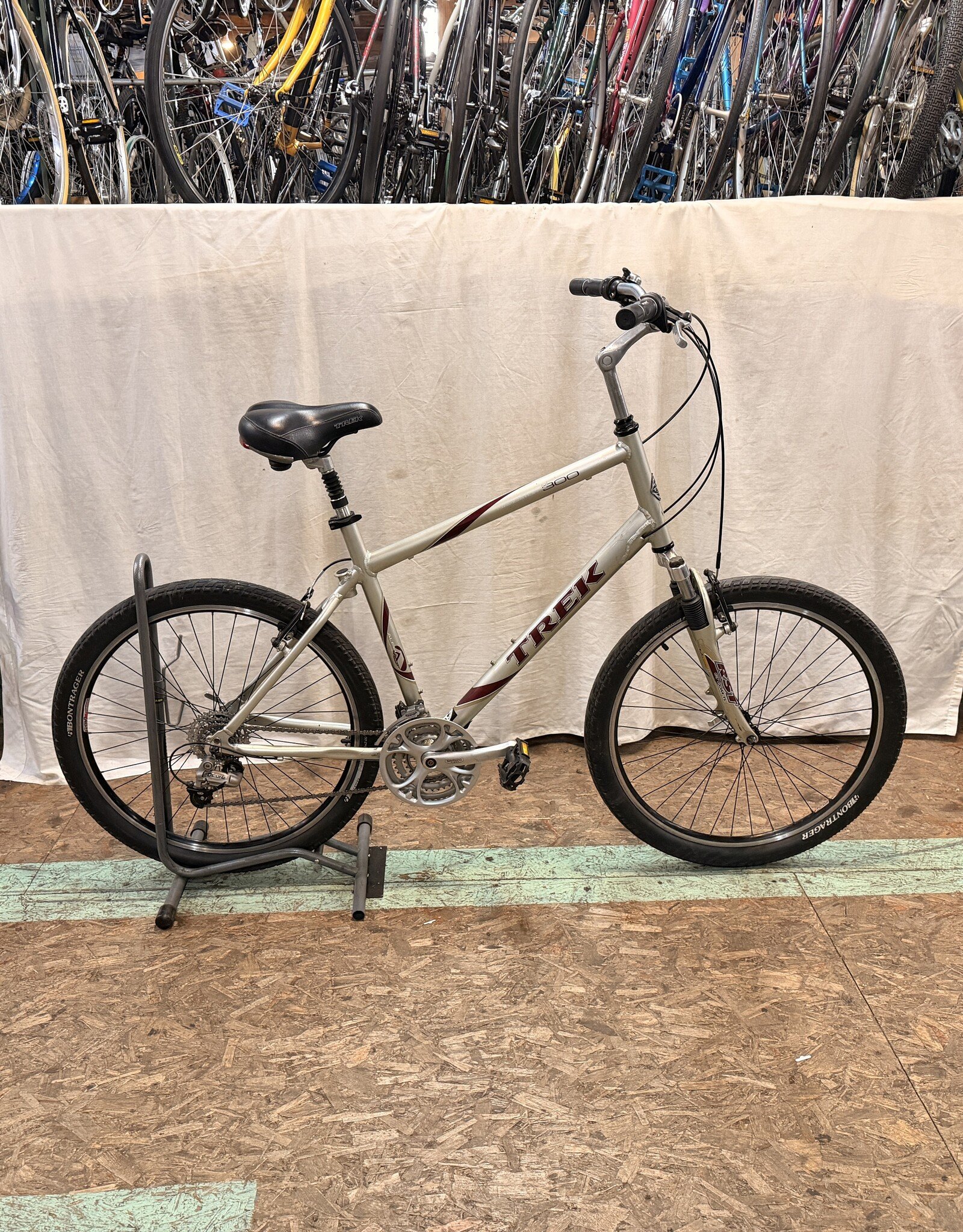 21" Trek Navigator 300 (7128) H1U