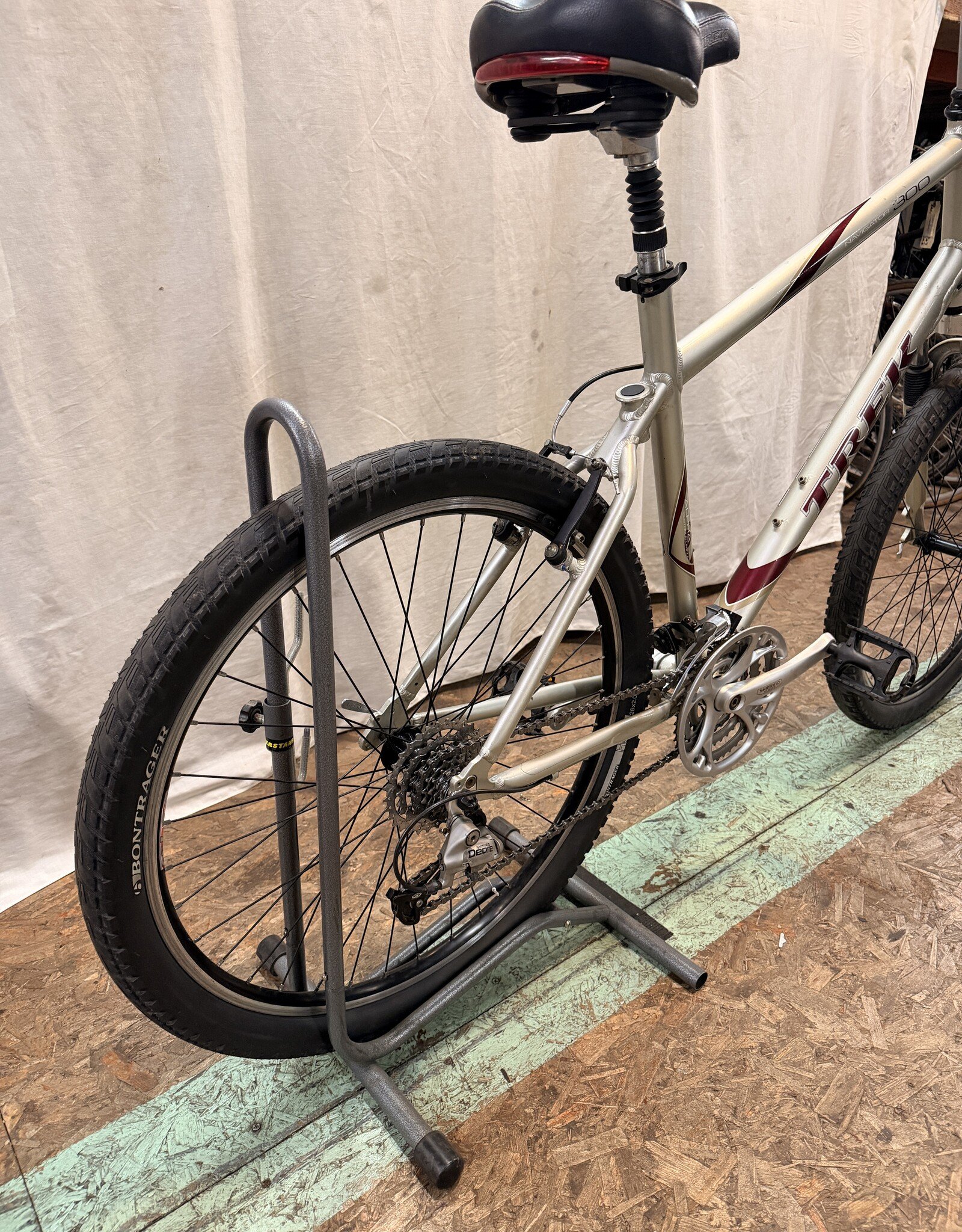 21" Trek Navigator 300 (7128) H1U