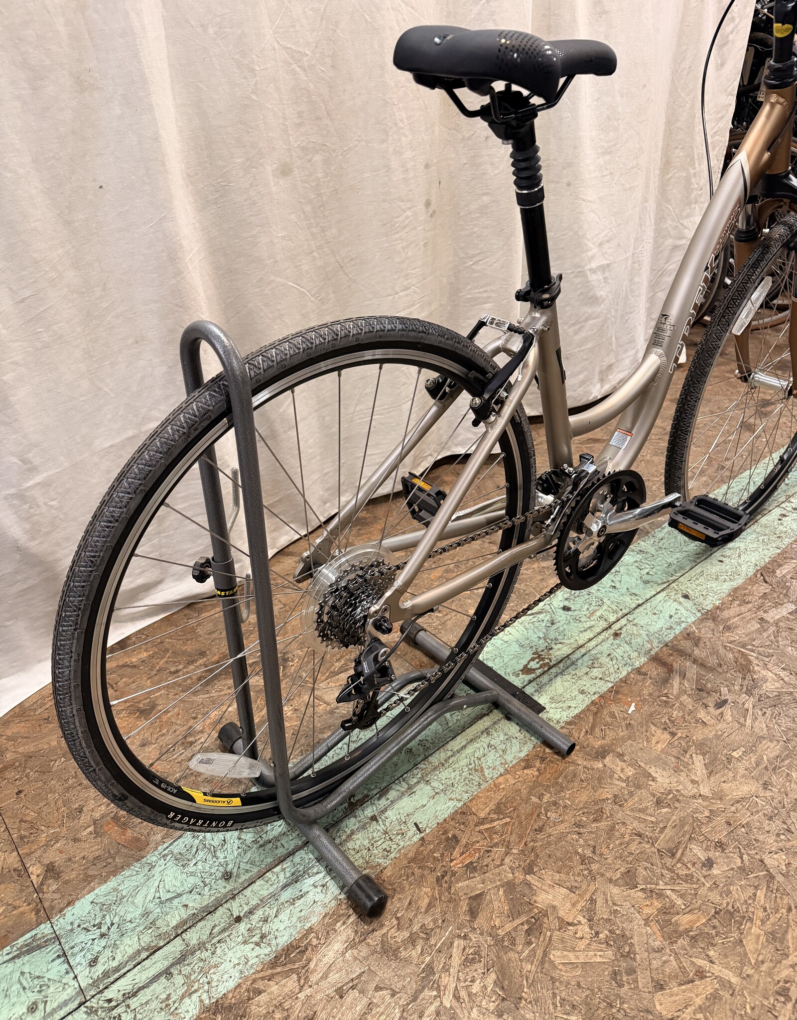 16" Trek 7300 (064Z) H1U