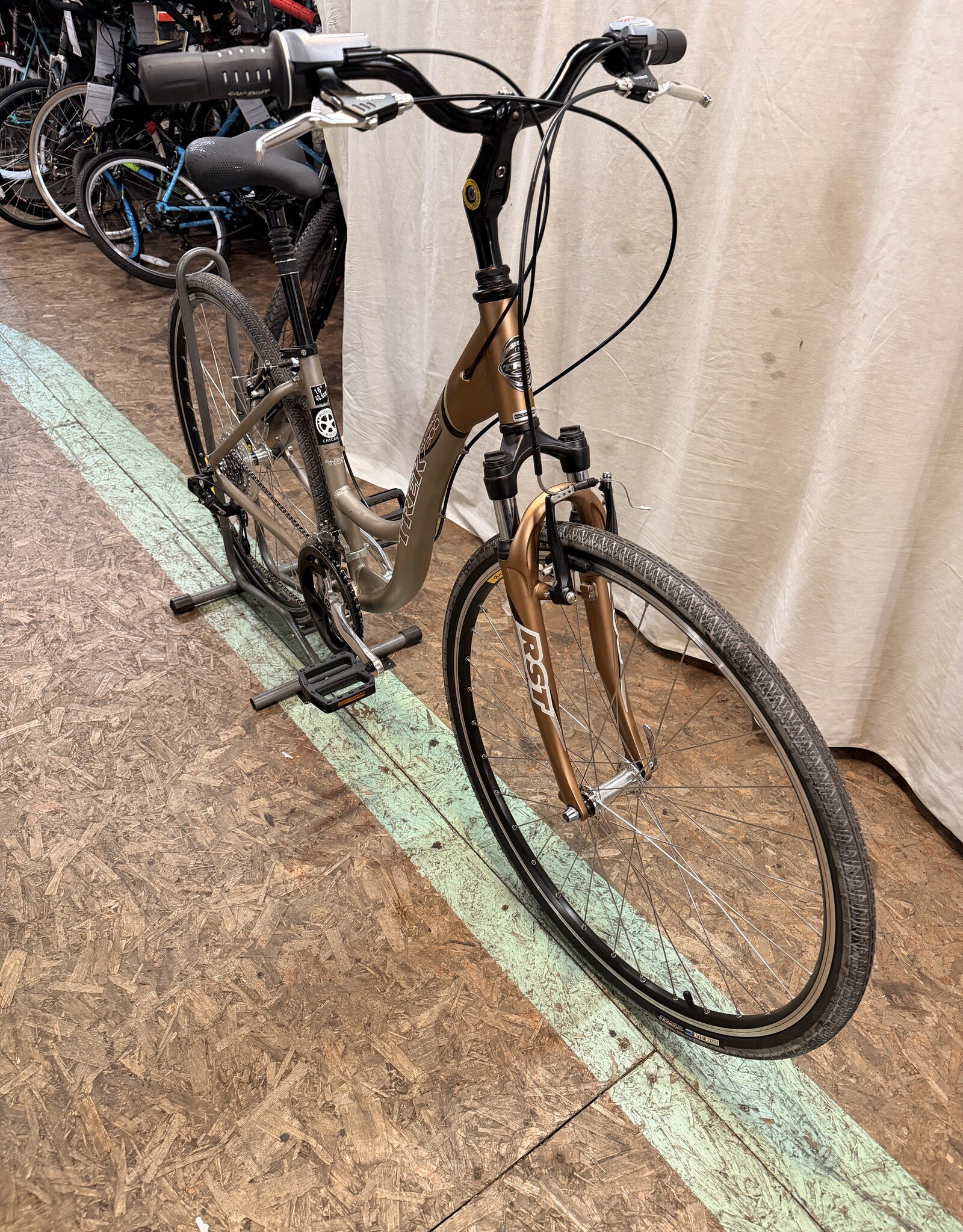 16" Trek 7300 (064Z) H1U