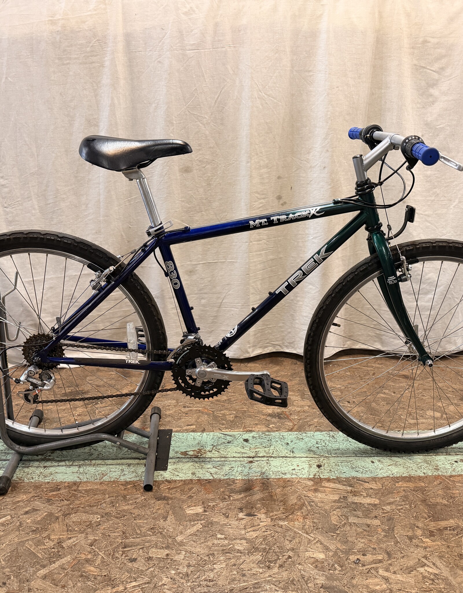 16" Trek 830 Mountain Track (5918) H2U
