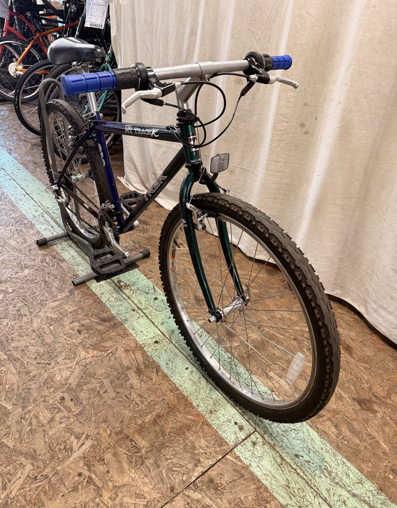 16" Trek 830 Mountain Track (5918) H2U