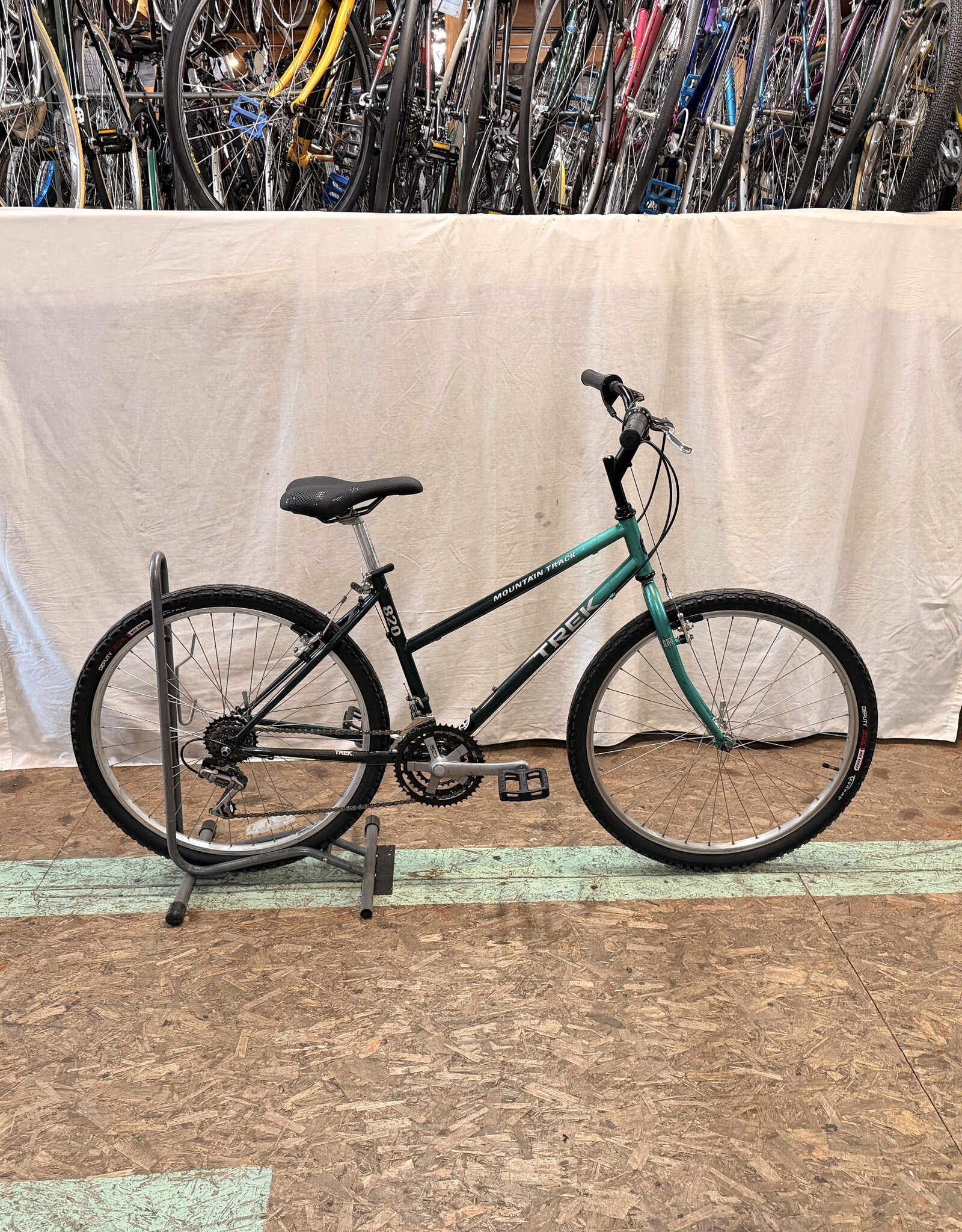 17" Trek 820 Multitrack (0371) H2U