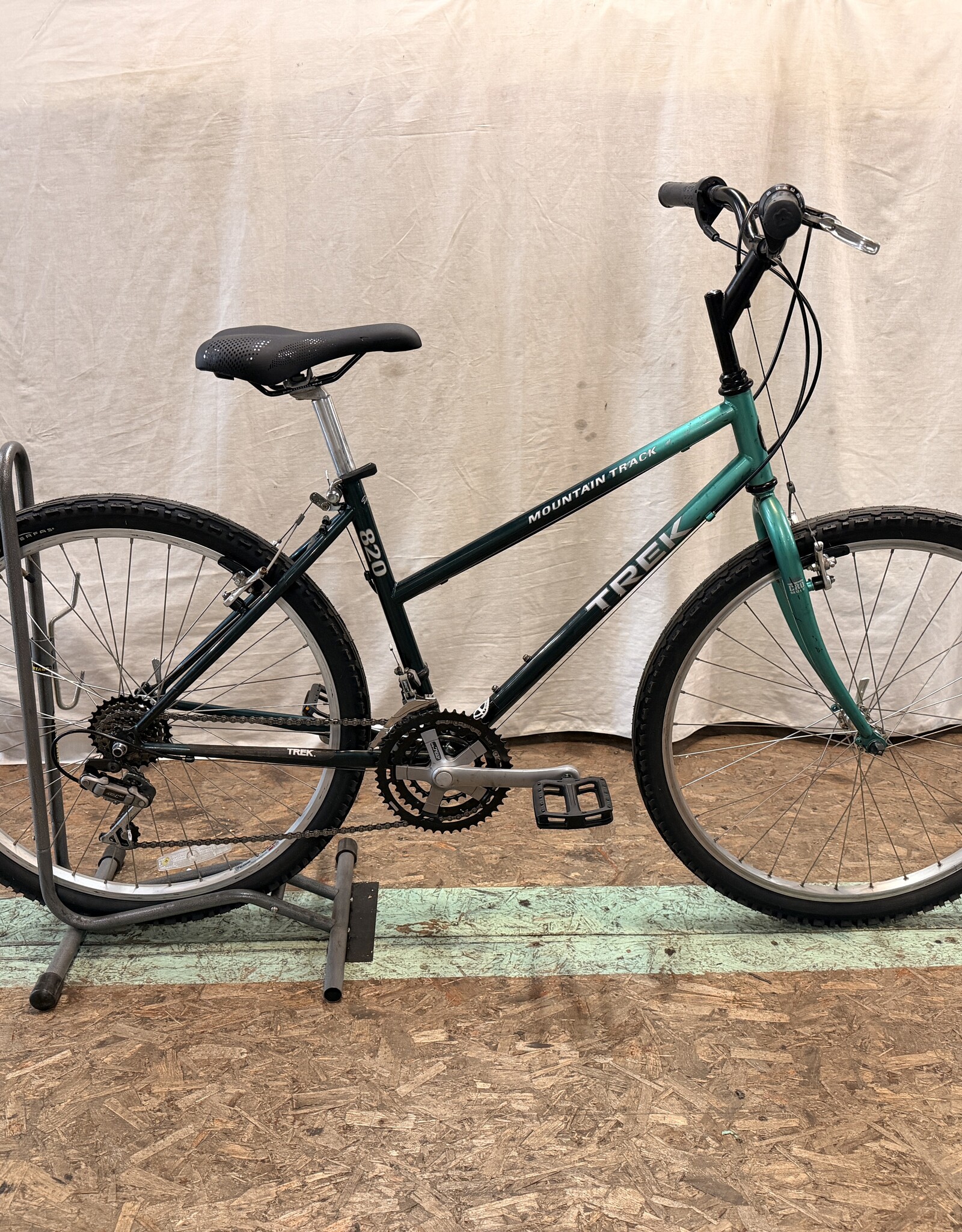 17" Trek 820 Multitrack (0371) H2U