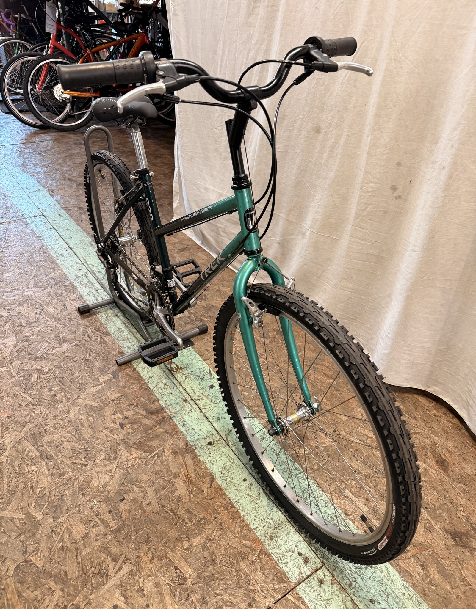 17" Trek 820 Multitrack (0371) H2U