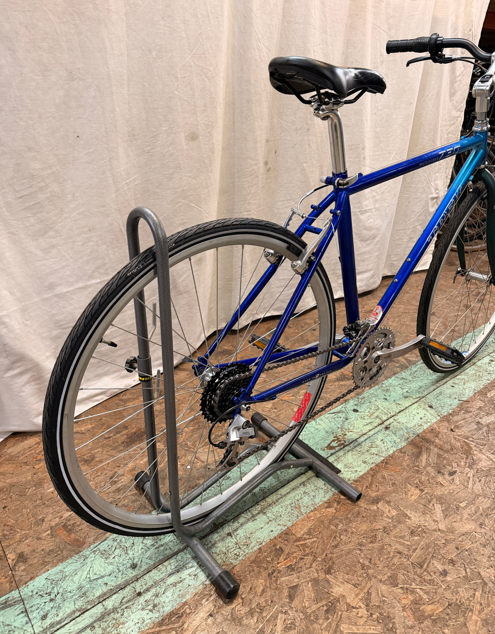 17" Trek 730 multitrack (613P) H3U