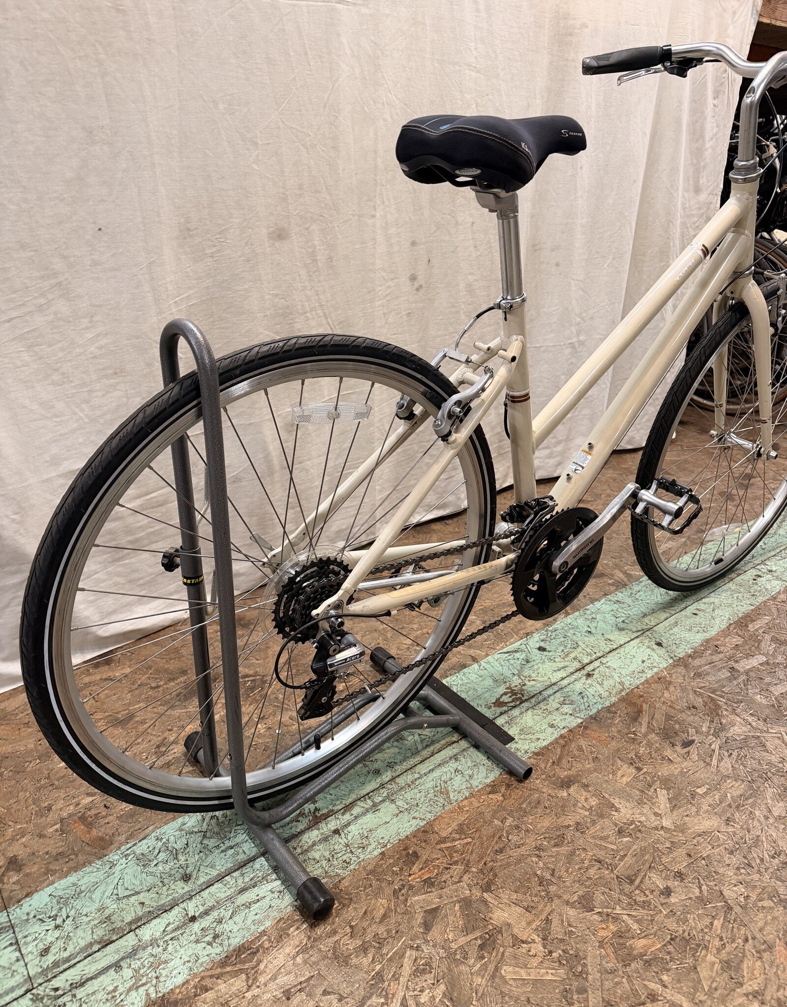 17.5"  Trek Allant Step-Through (041G) H3U