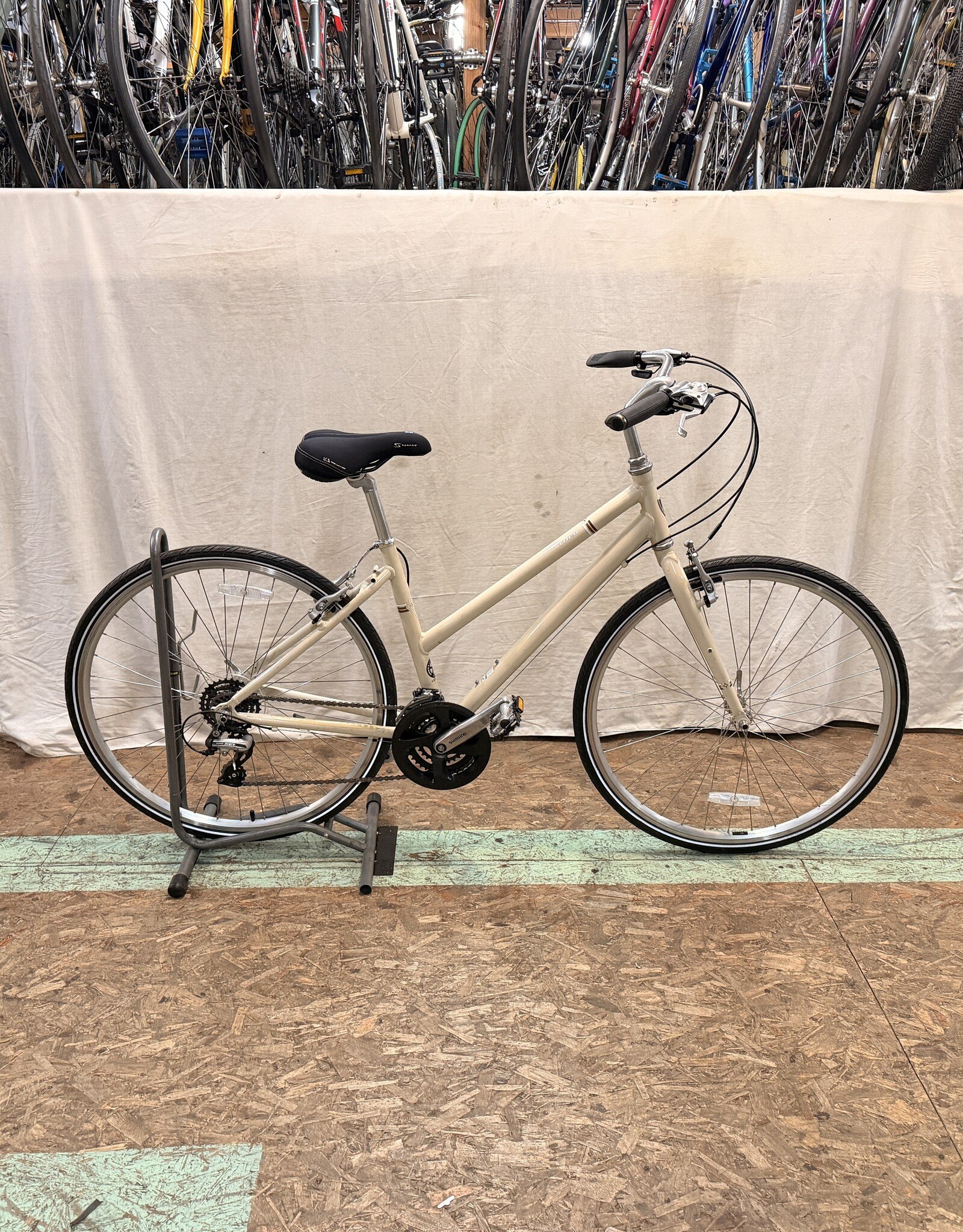 17.5"  Trek Allant Step-Through (041G) H3U