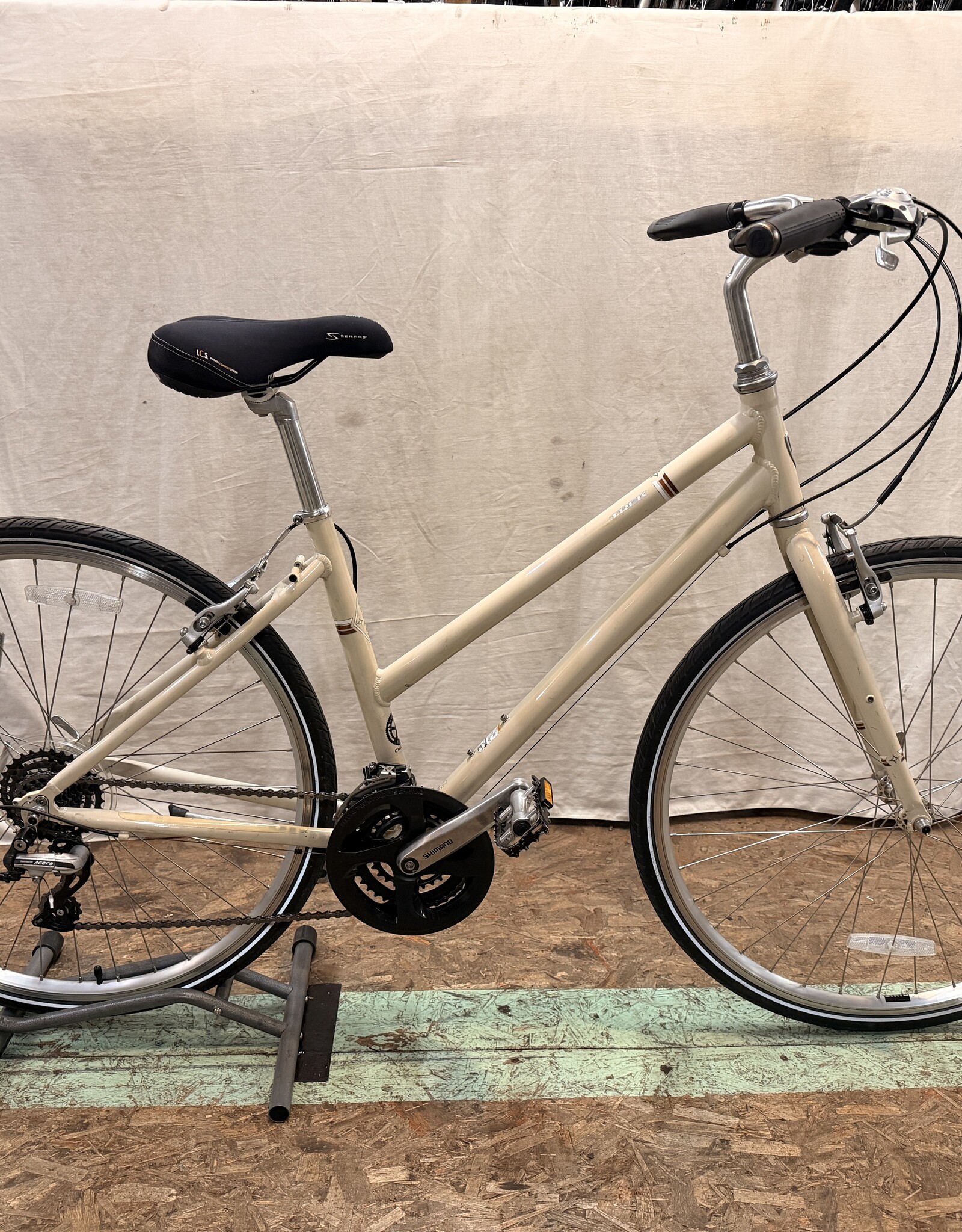 17.5"  Trek Allant Step-Through (041G) H3U