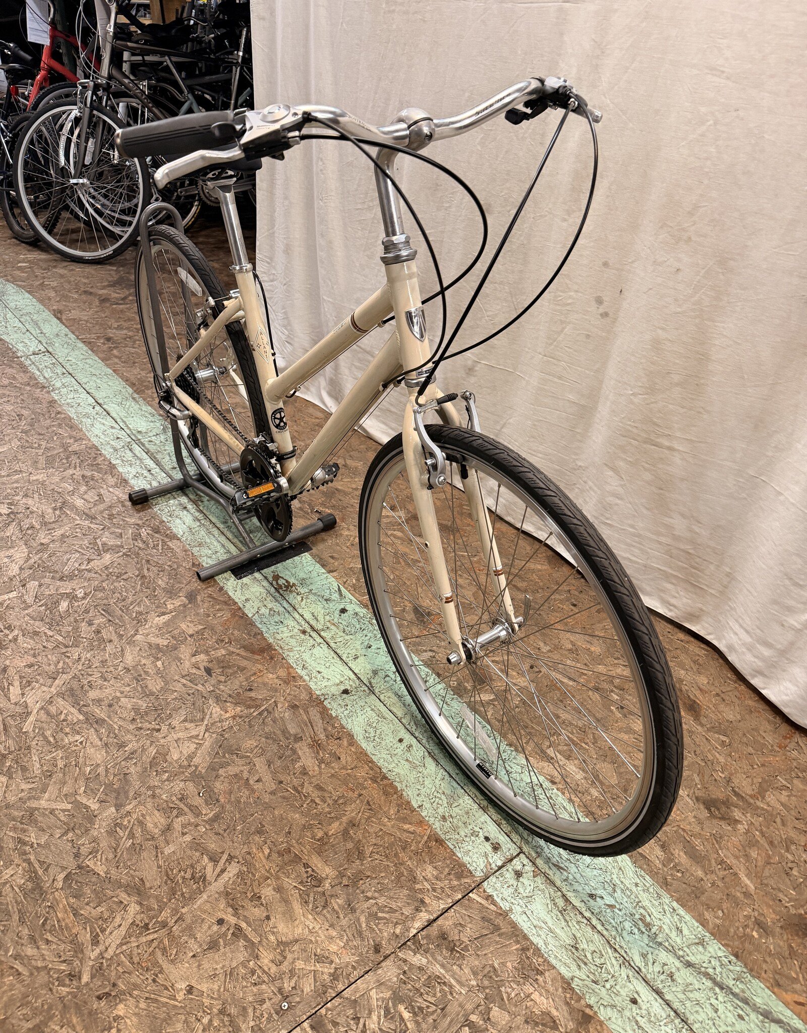 17.5"  Trek Allant Step-Through (041G) H3U