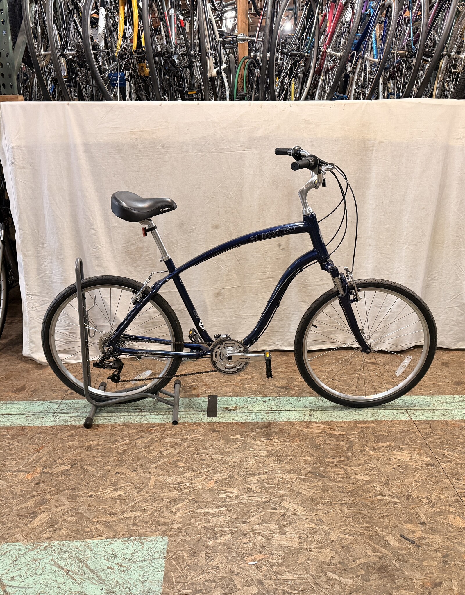 21" Giant Suede (4981) H3L