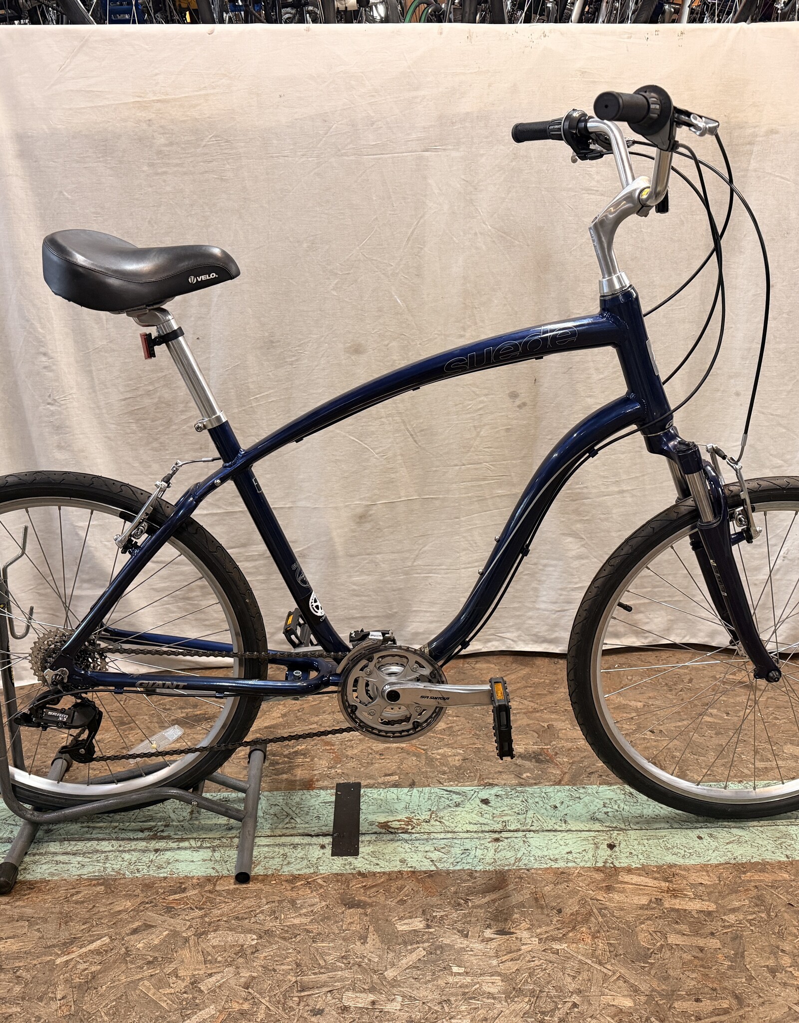 21" Giant Suede (4981) H3L